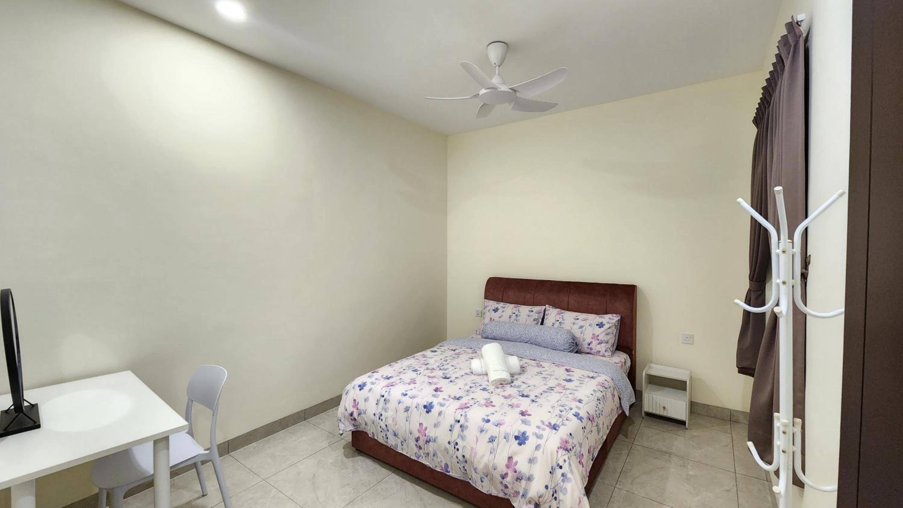Standard Double Room with Shared Bathroom