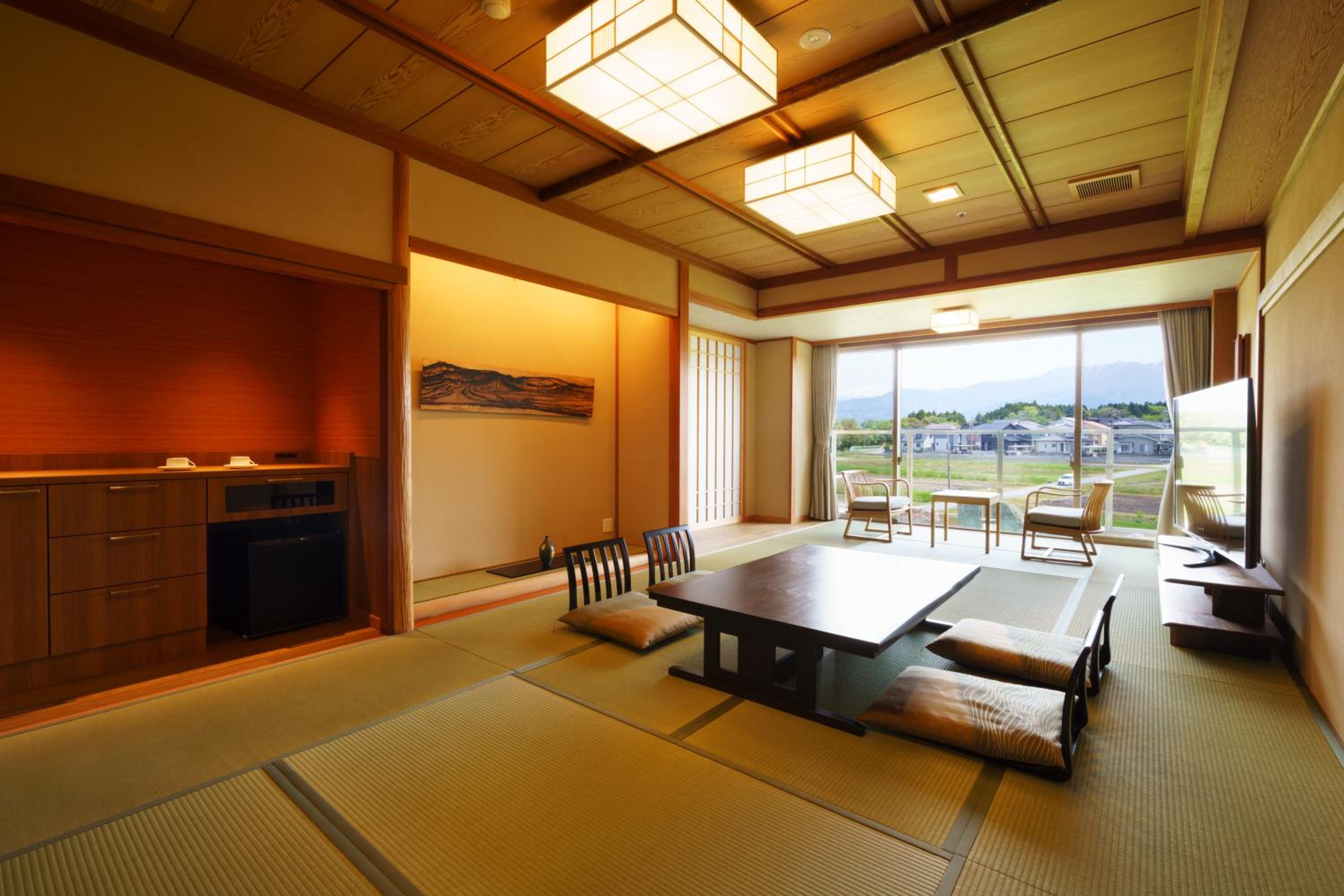 Suite with Mountain View