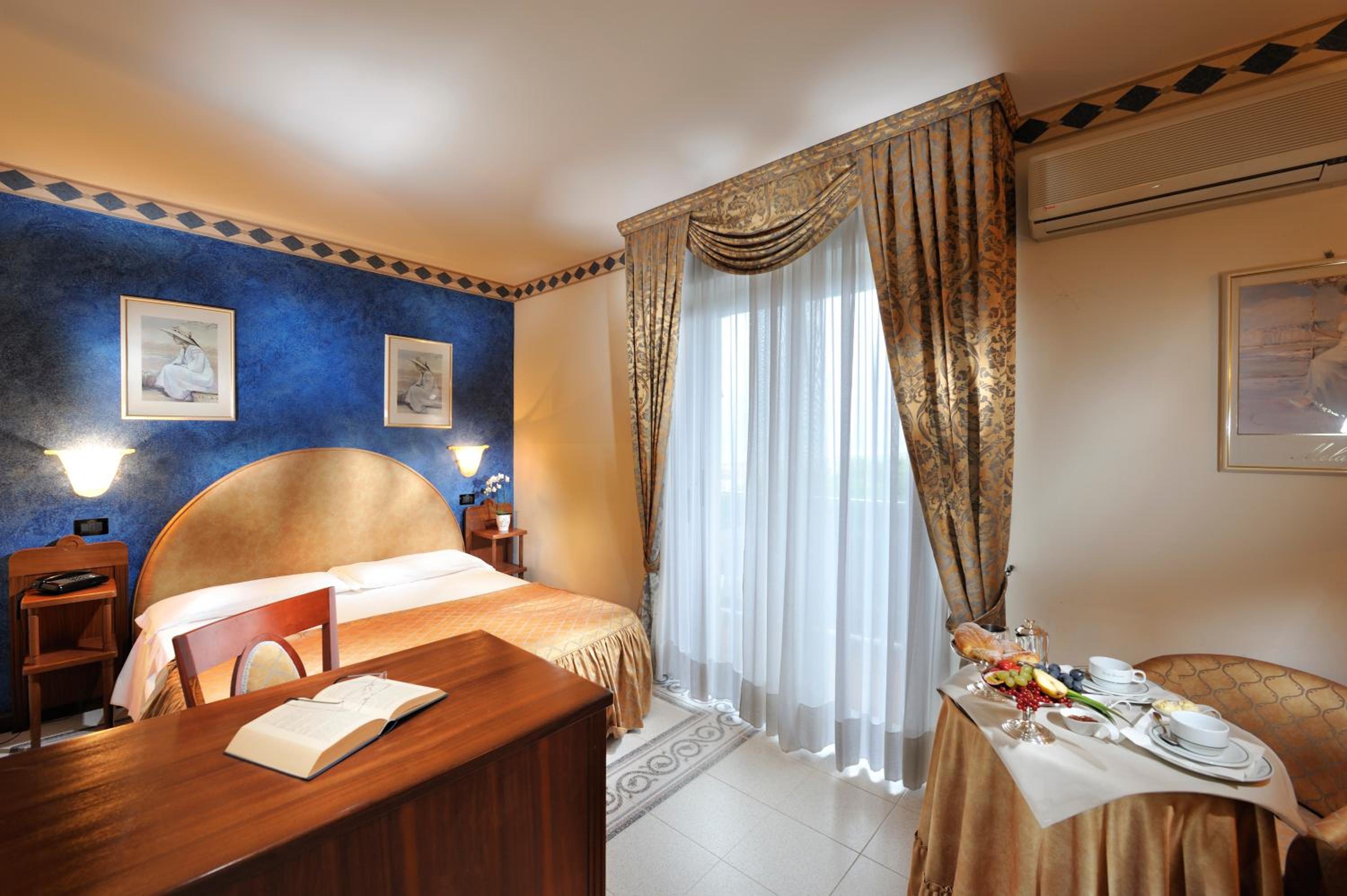 Standard Double or Twin Room with Terrace and Sea View