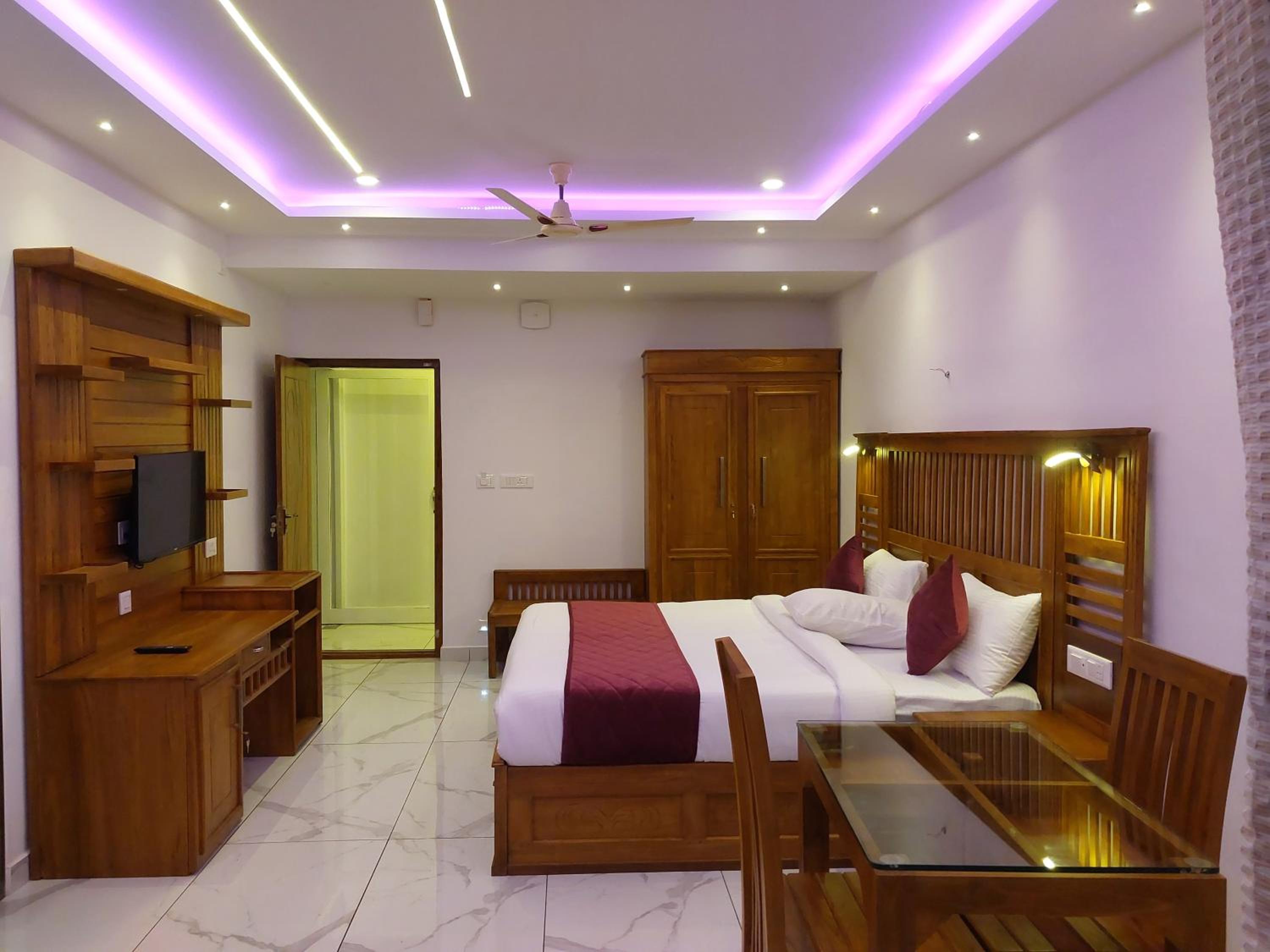 King Suite With Balcony photo 2