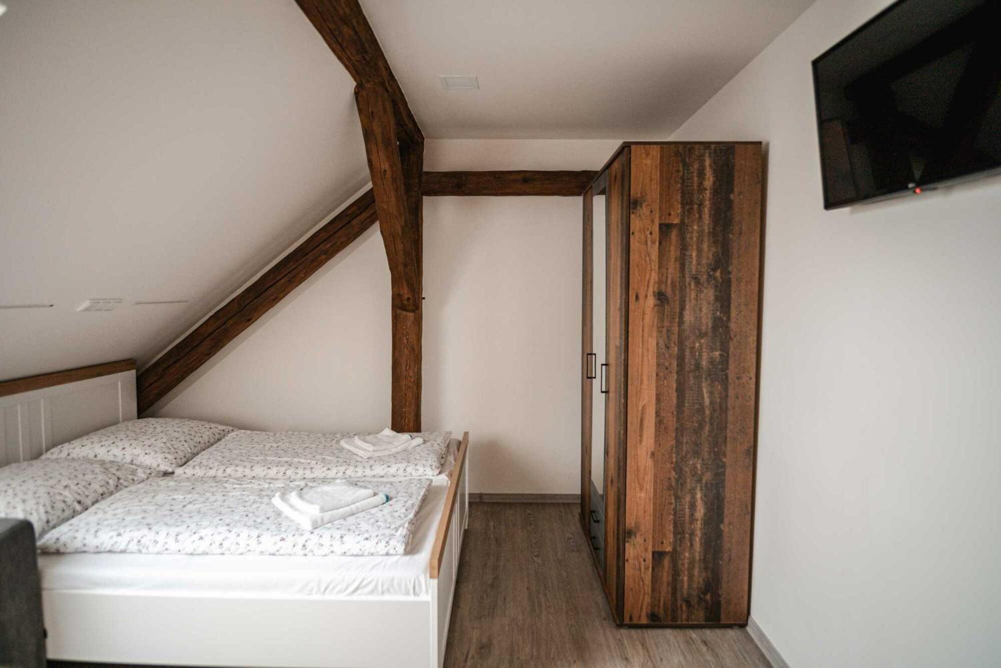 Double or Twin Room with Shared Bathroom photo 1