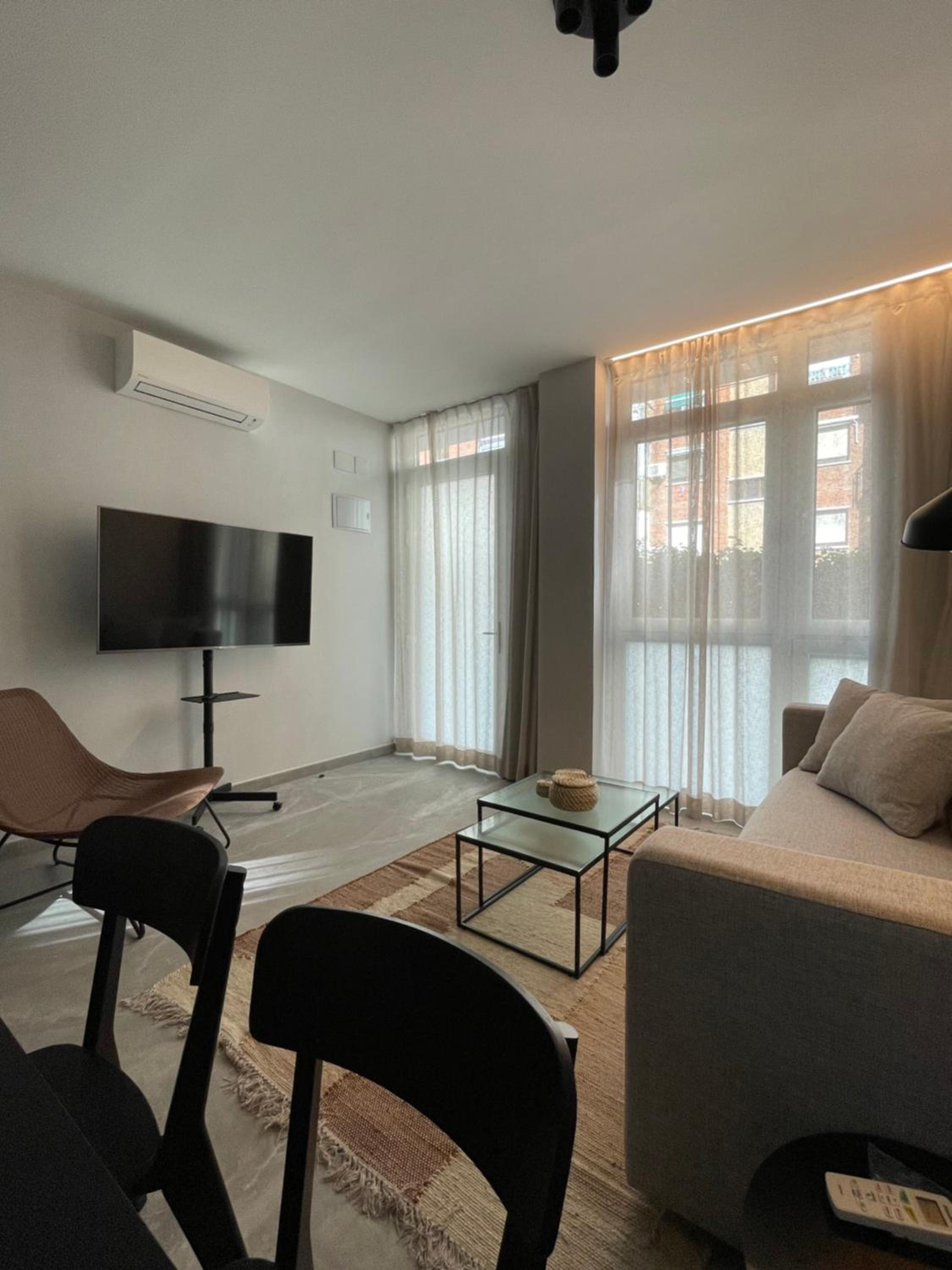 One-Bedroom Apartment photo 2