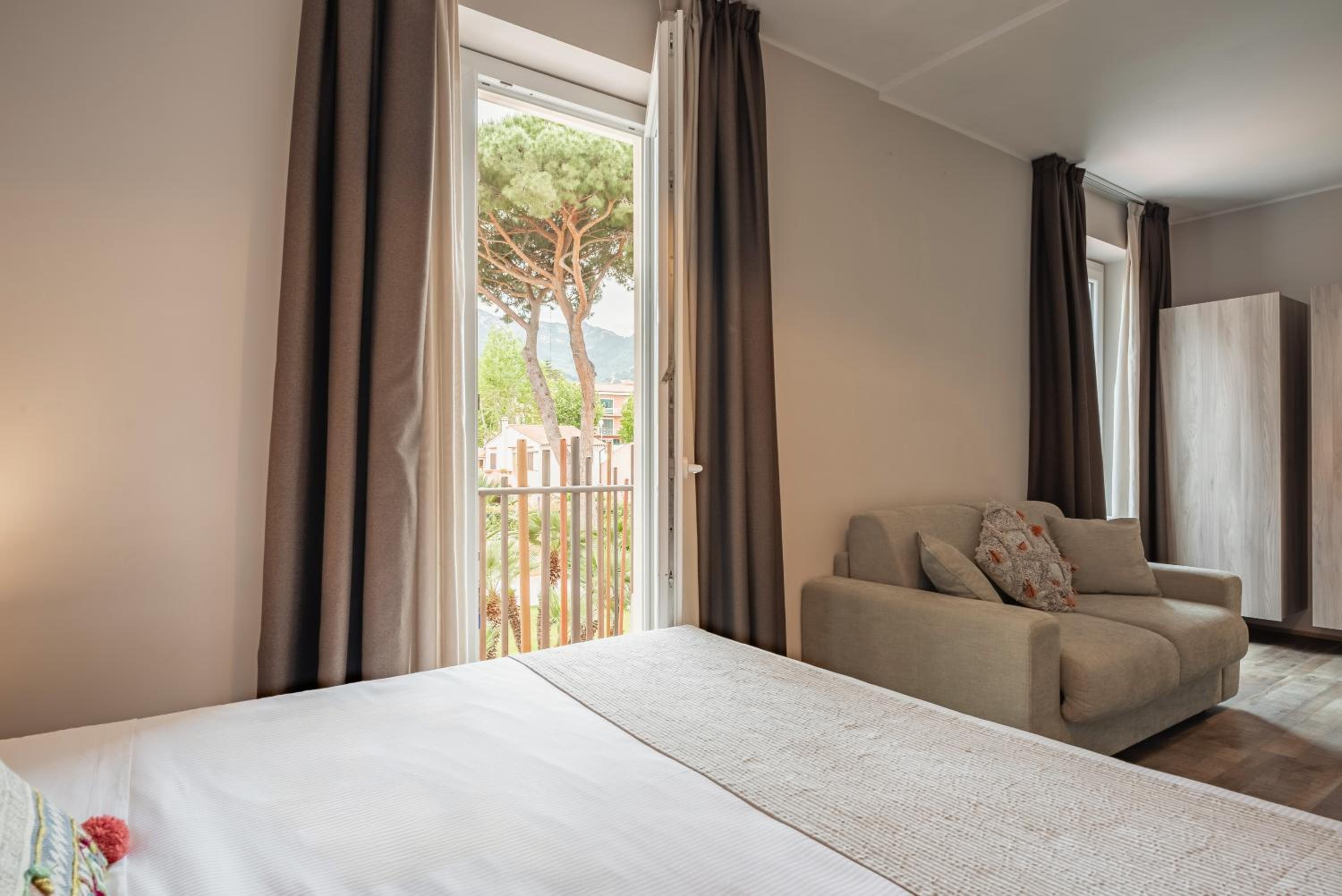 Junior Suite with Balcony photo 2