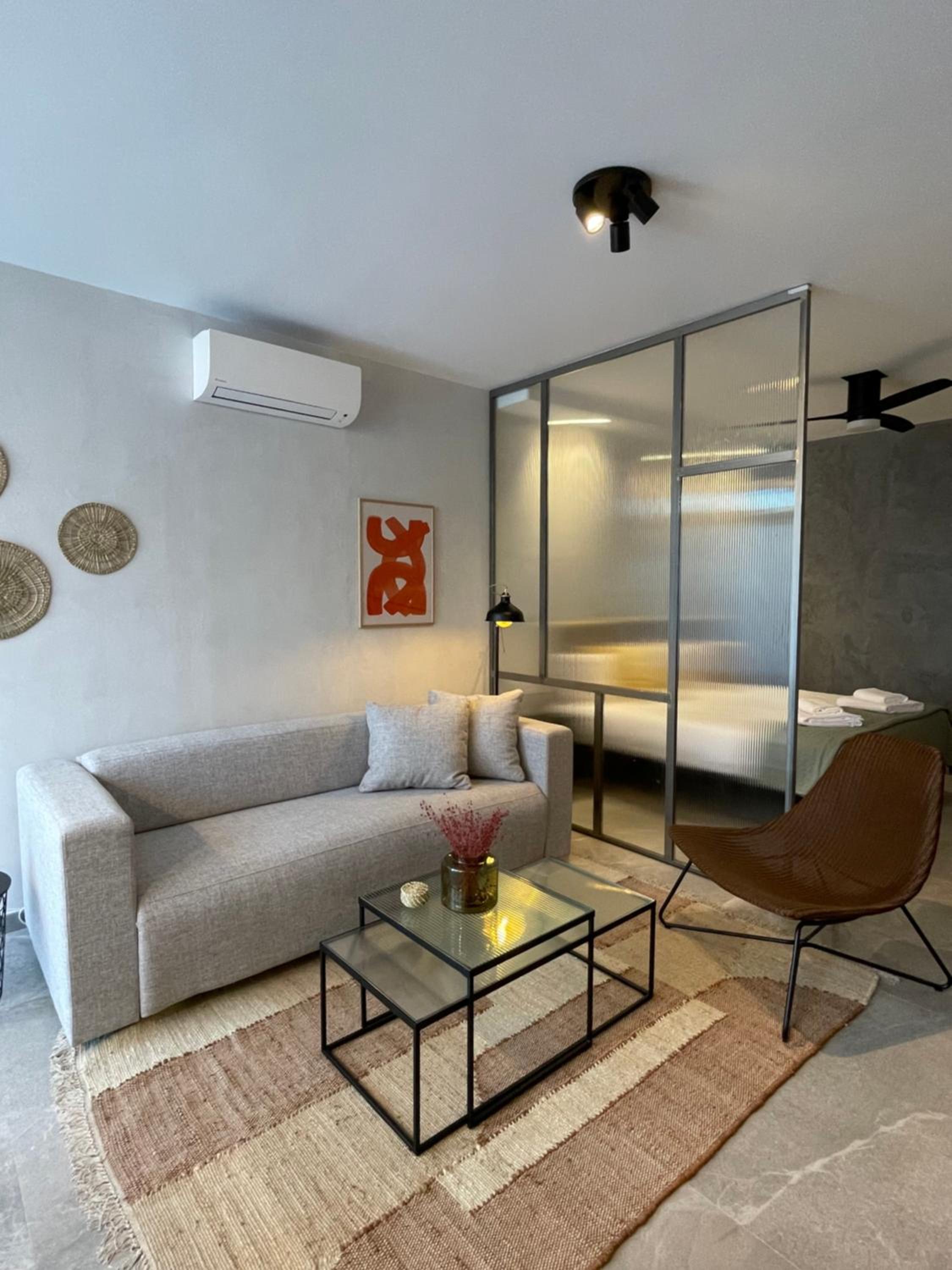 One-Bedroom Apartment photo 2