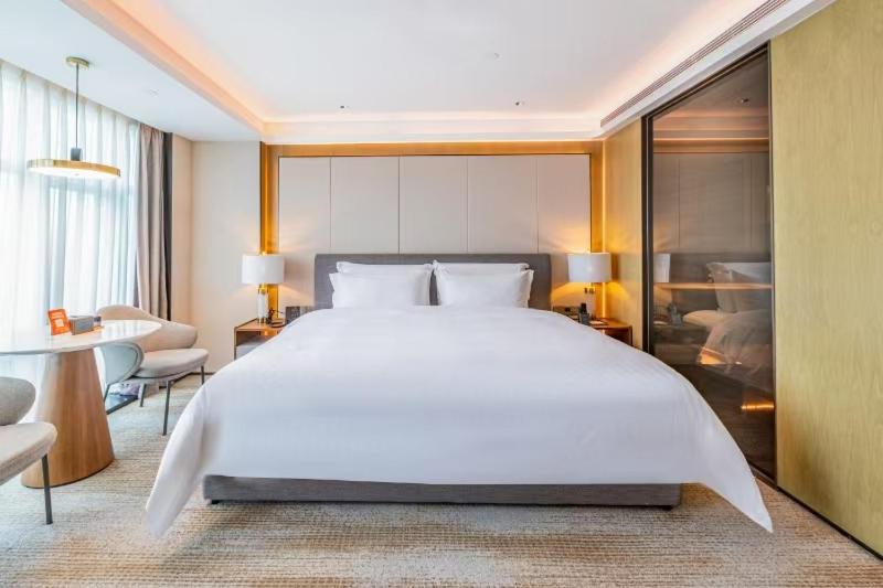 Deluxe Double Room With Bathtub