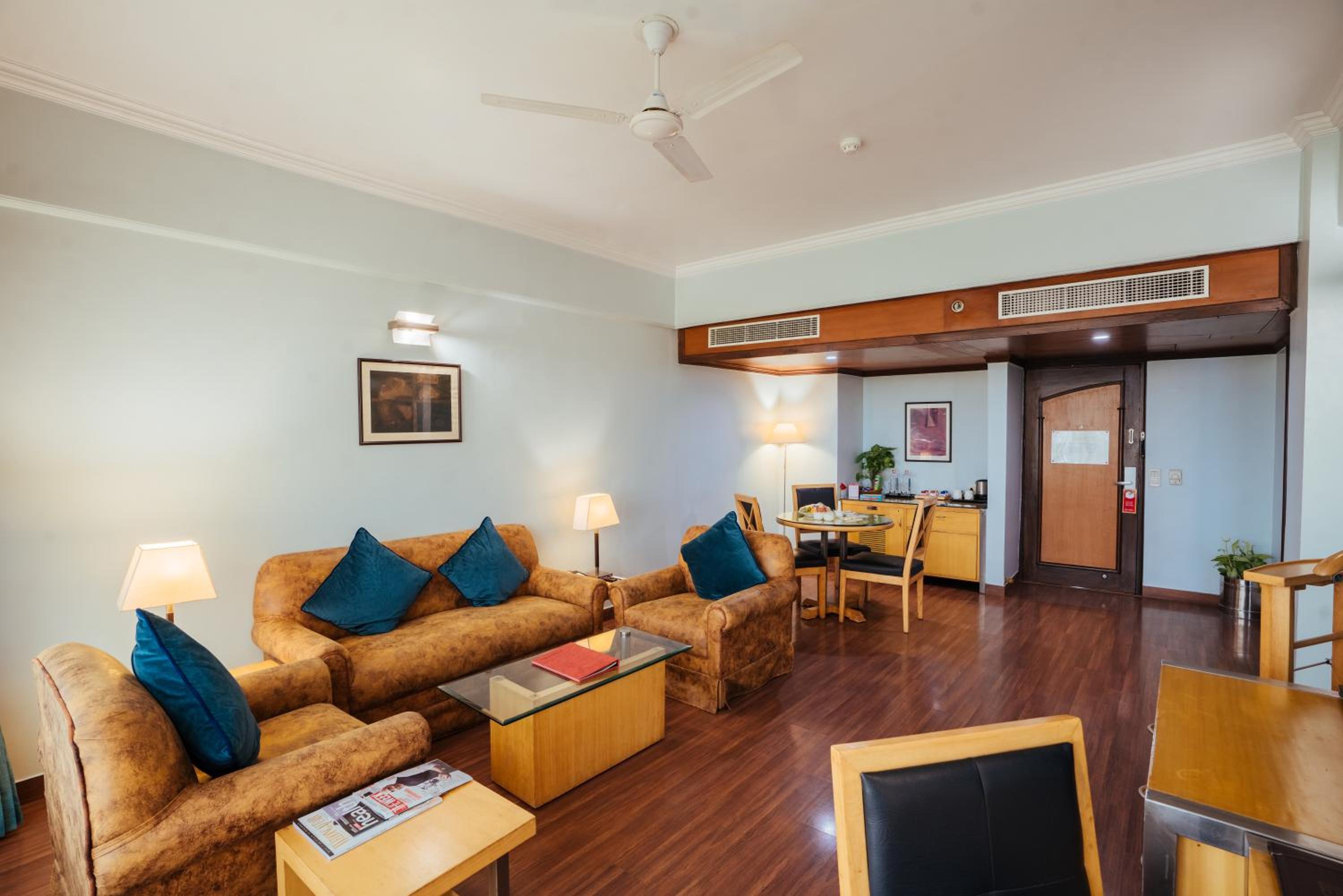 Suite with round trip airport transfers