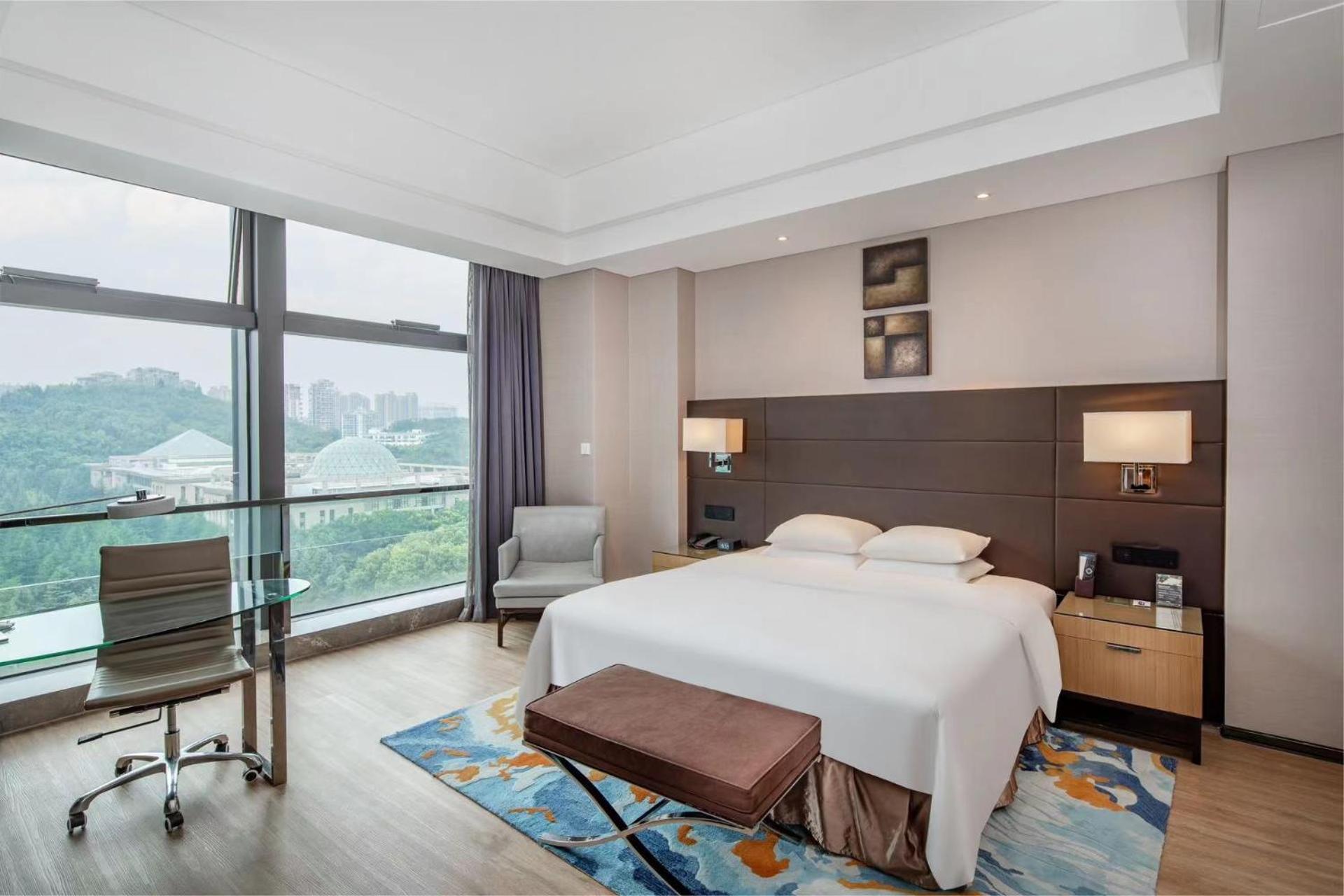 Chariman King Suite With City View - Club Level photo 3