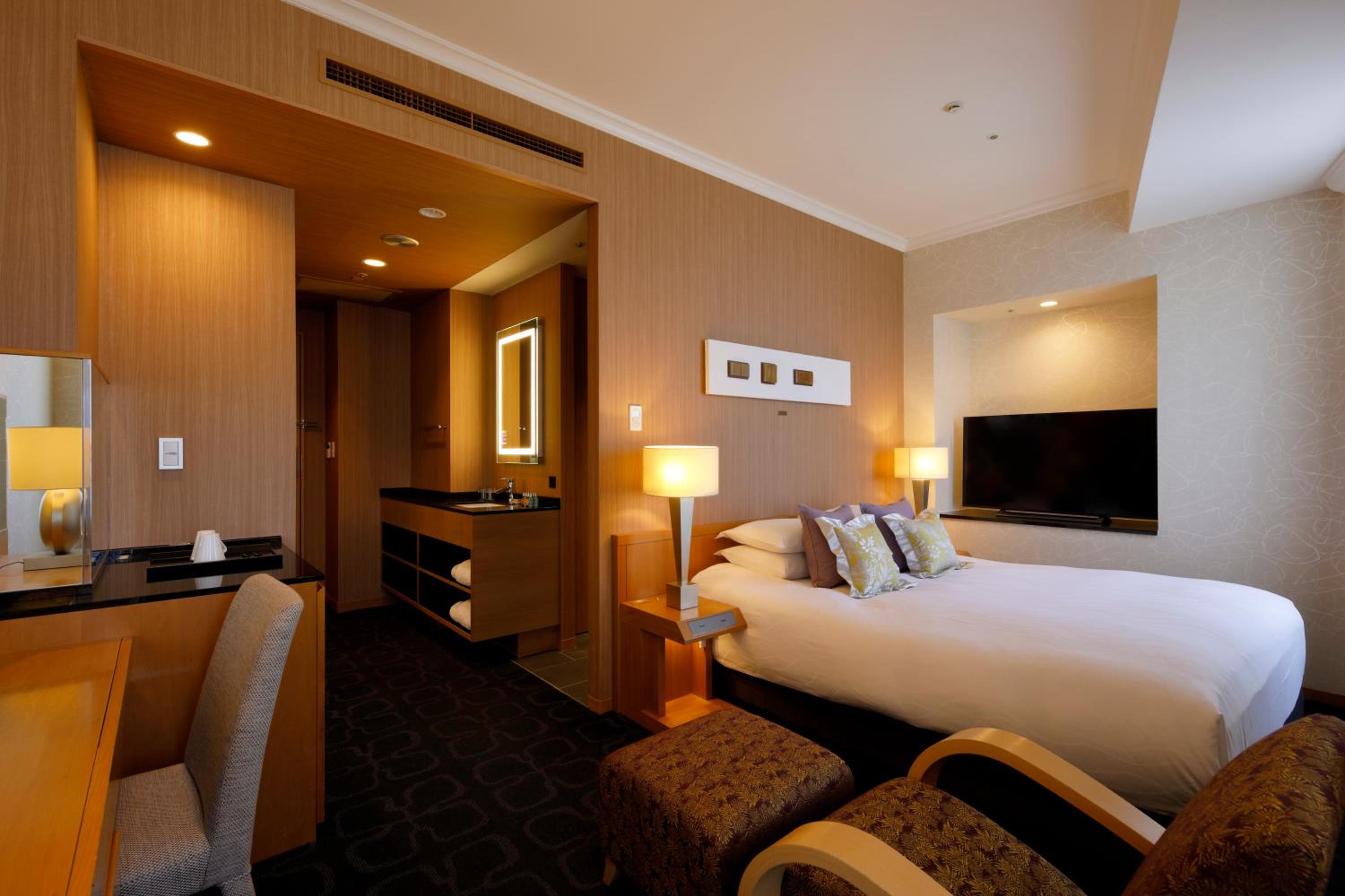 Luxury Floor Queen Room - Non-Smoking - Photo 7