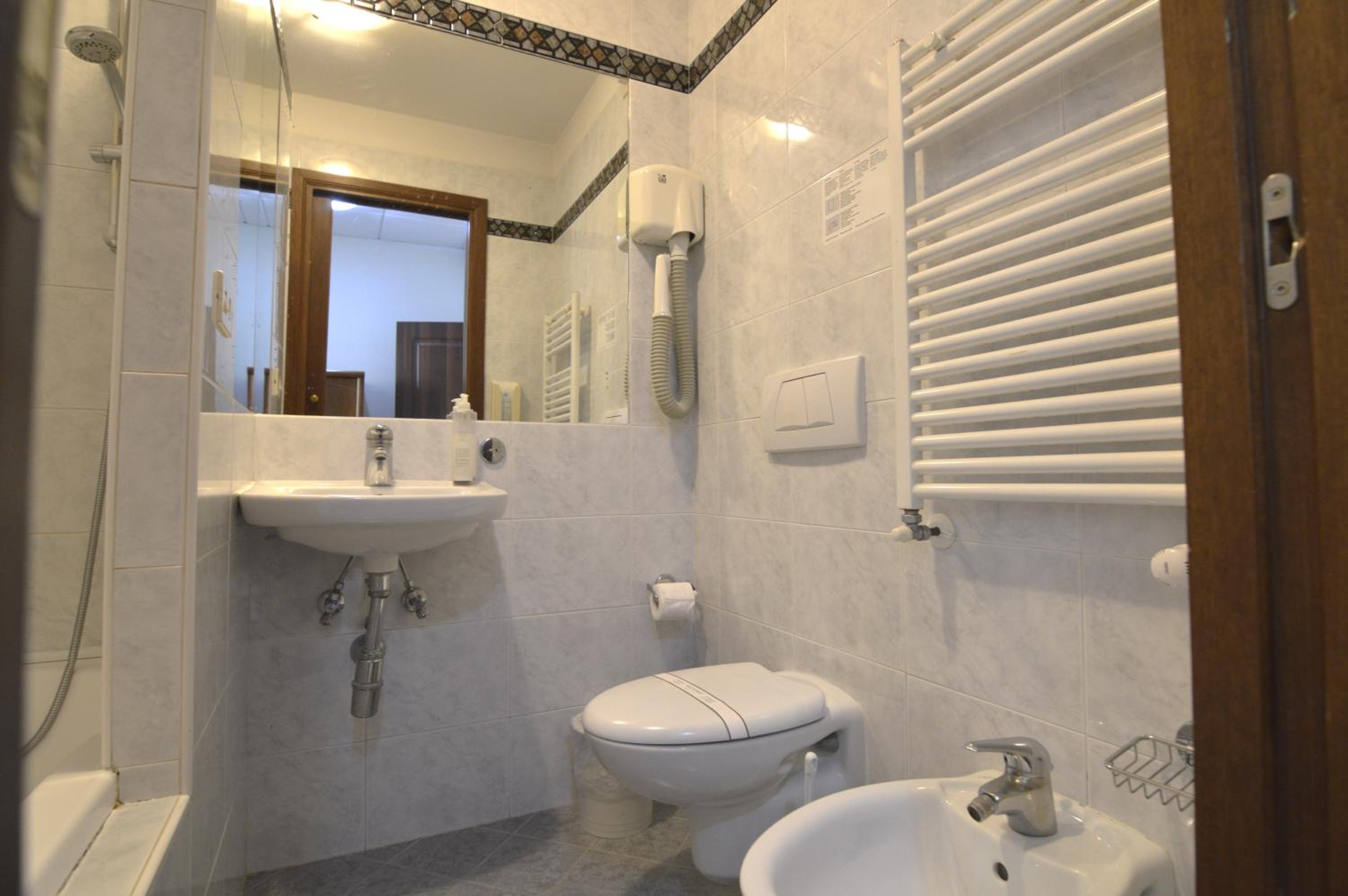 Economy Double Room - Photo 6