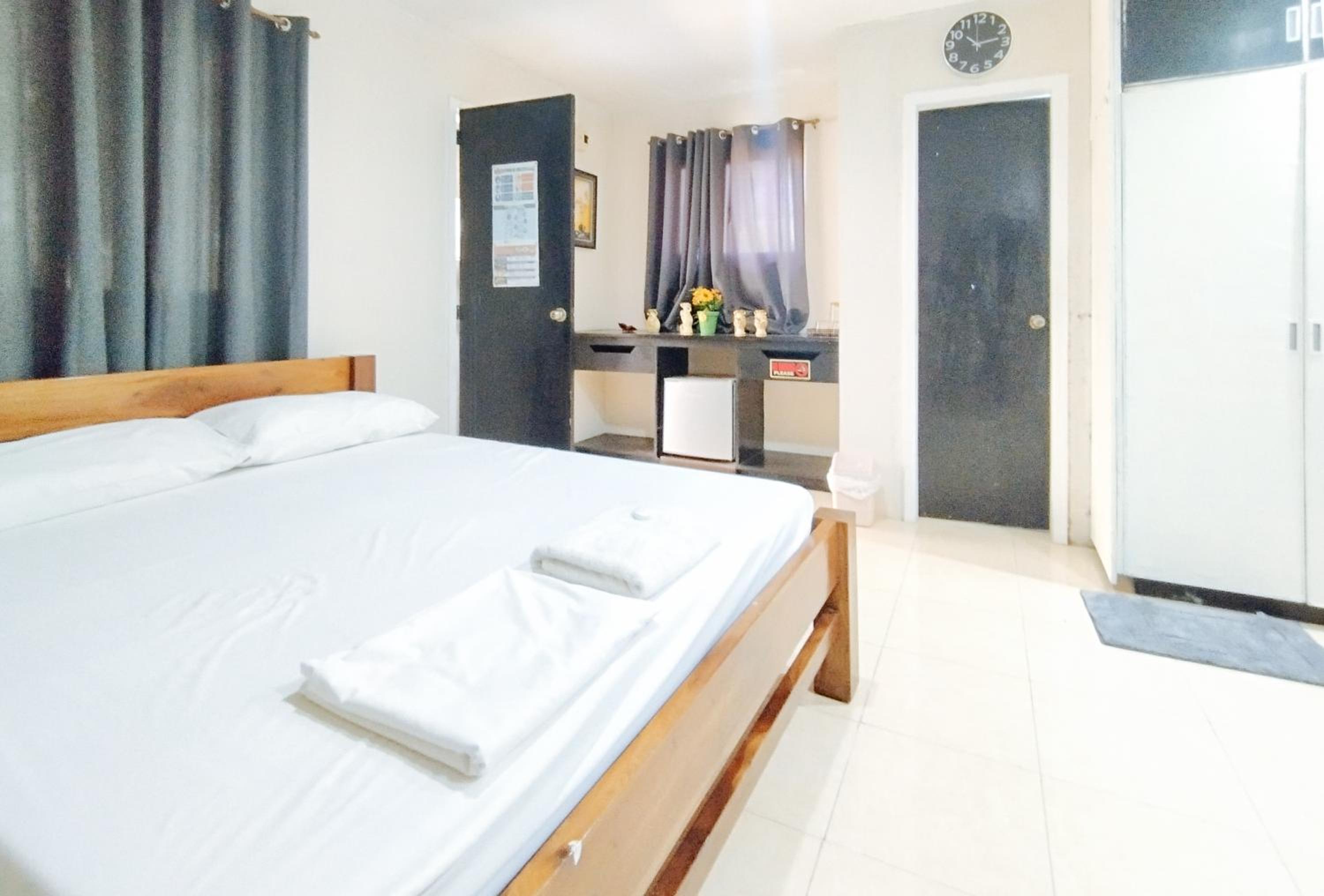 Deluxe Double Room with Balcony - Photo 5