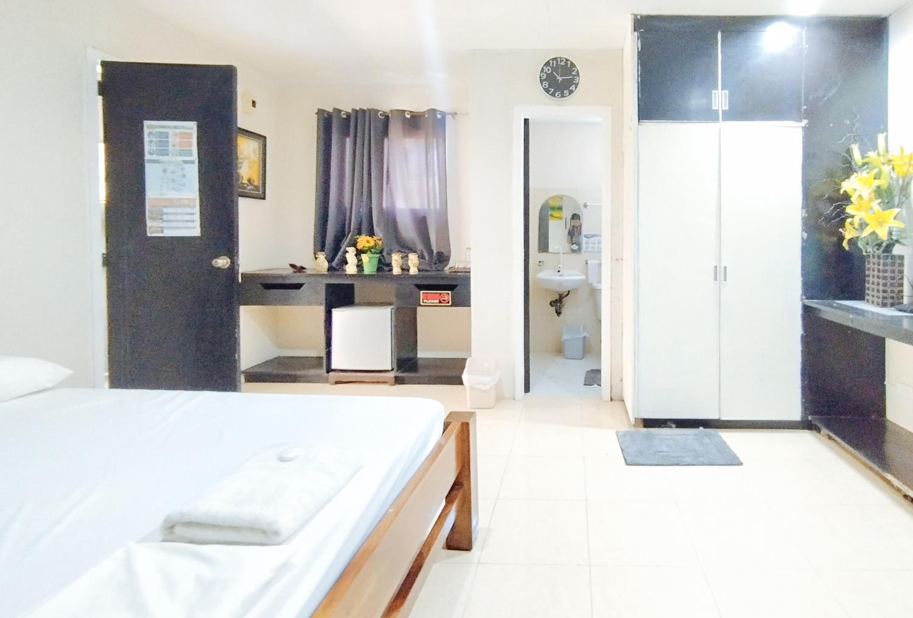Deluxe Double Room with Balcony - Photo 2