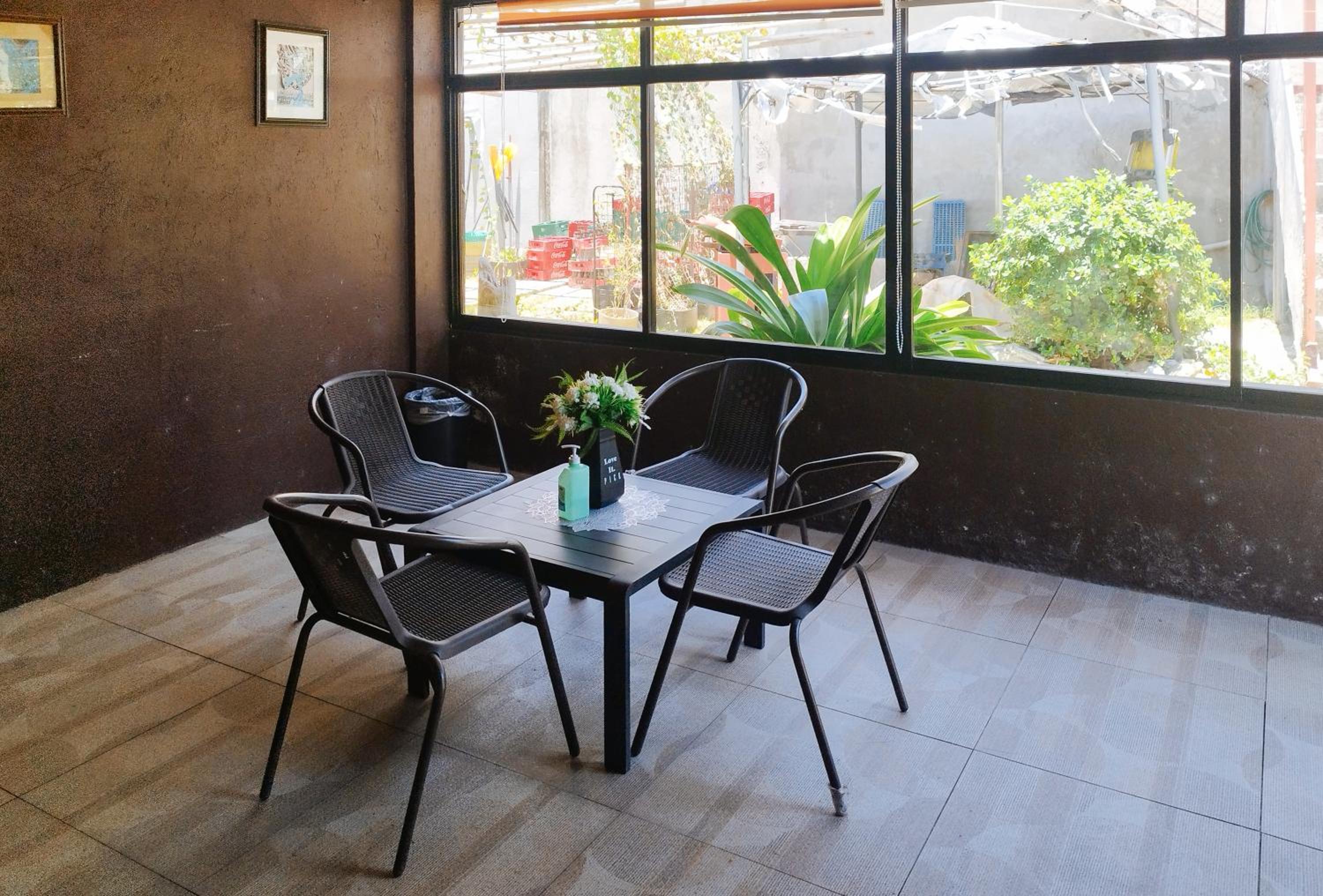 Deluxe Double Room with Balcony - Photo 4