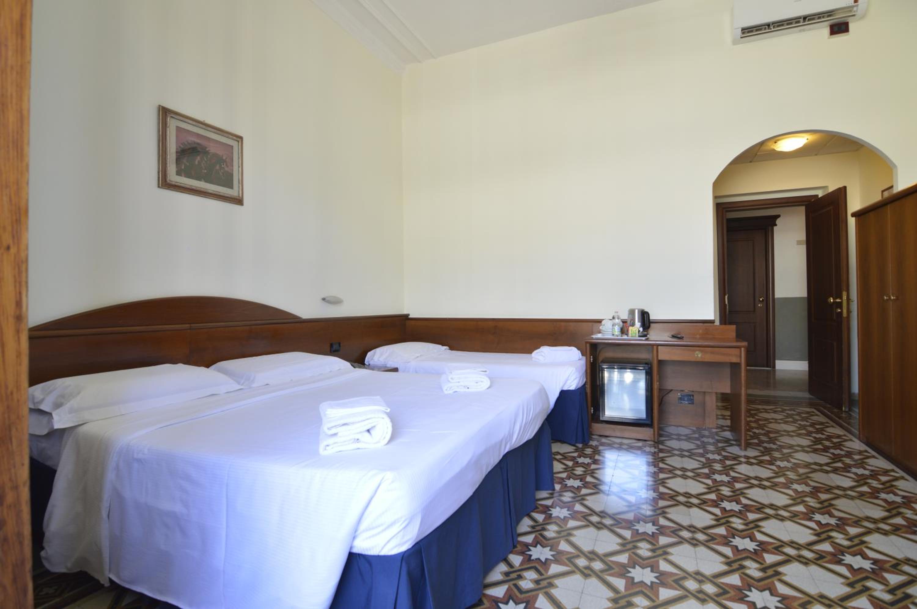 Quadruple Room - Photo 4