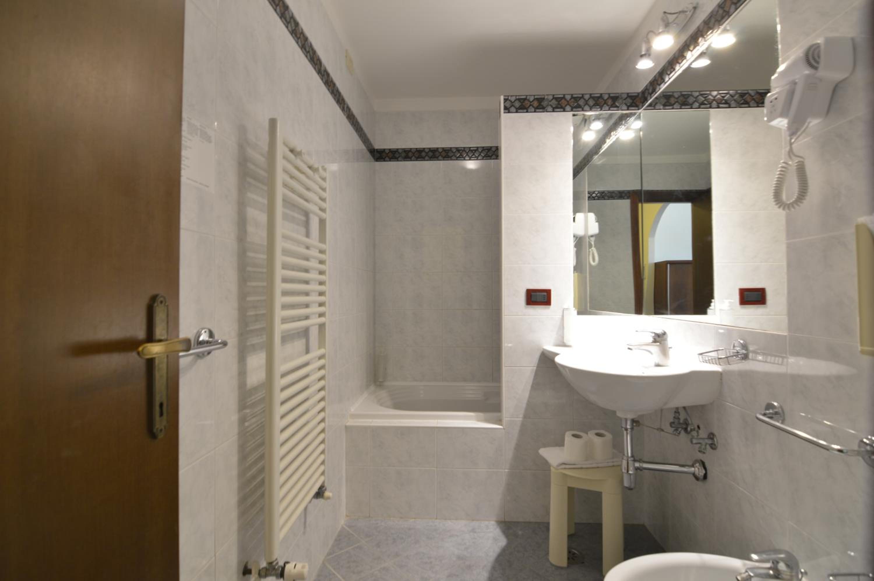 Quadruple Room - Photo 2
