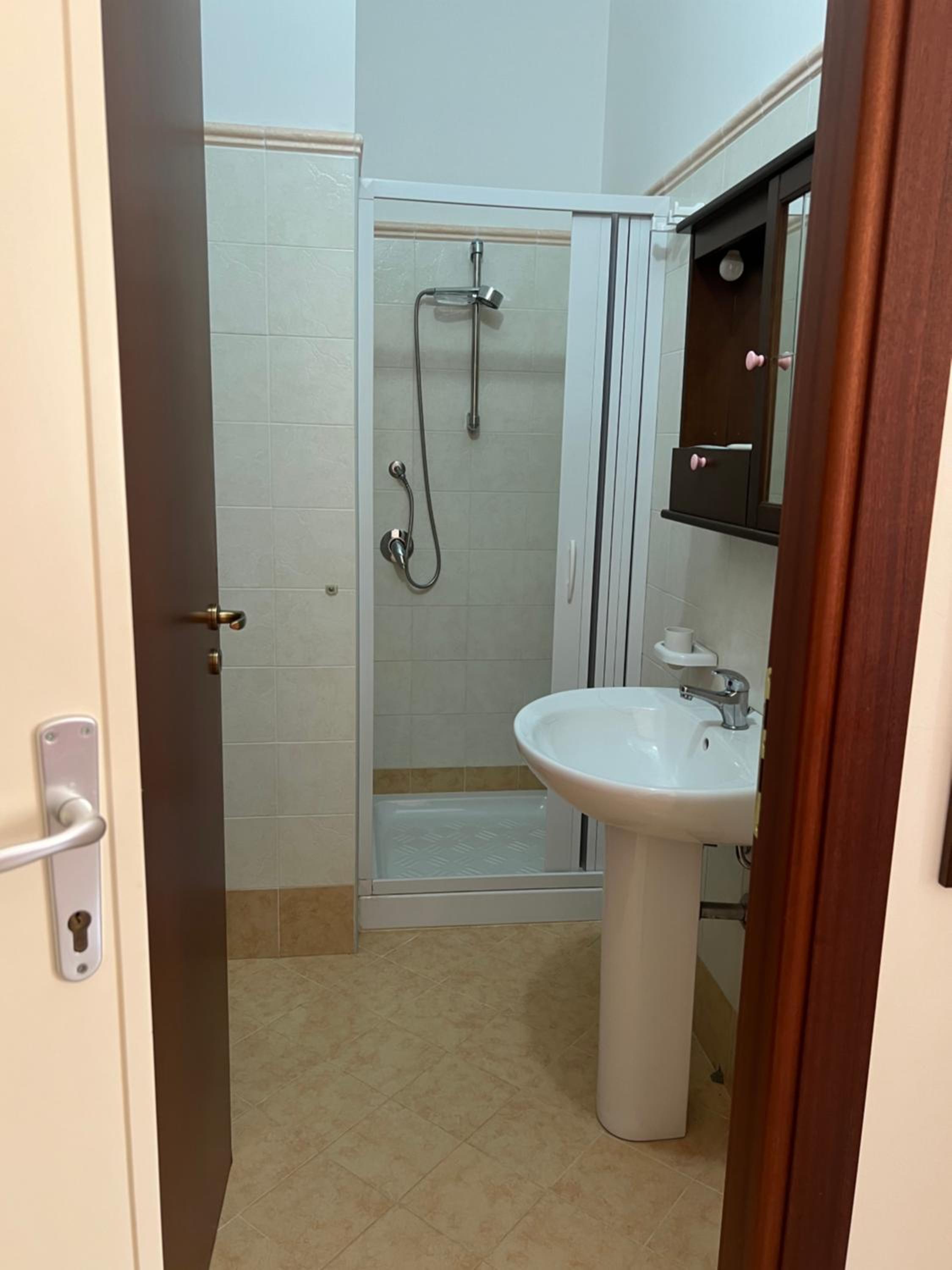 Quadruple Room - Photo 7