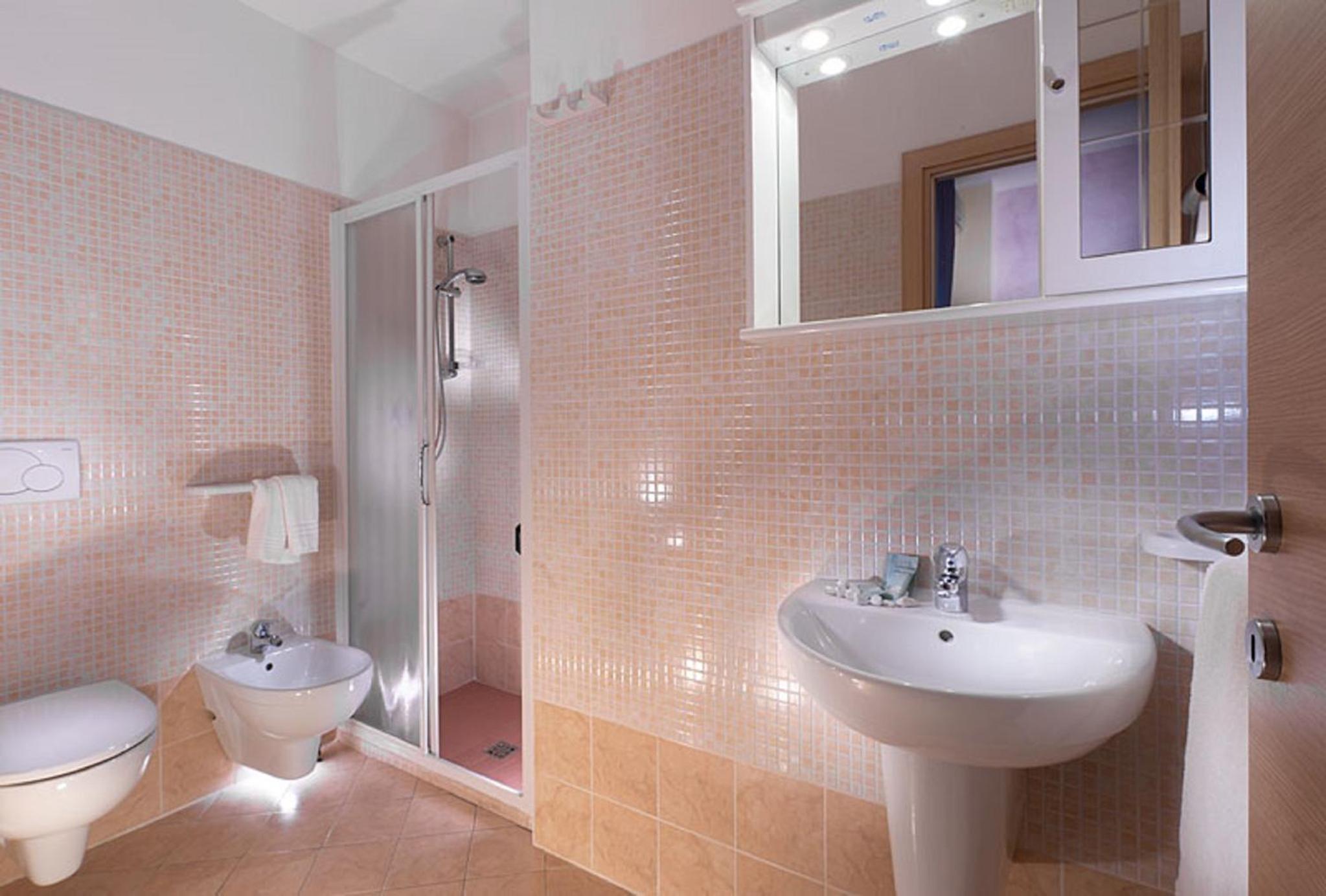 Double or Twin Room - Photo 12
