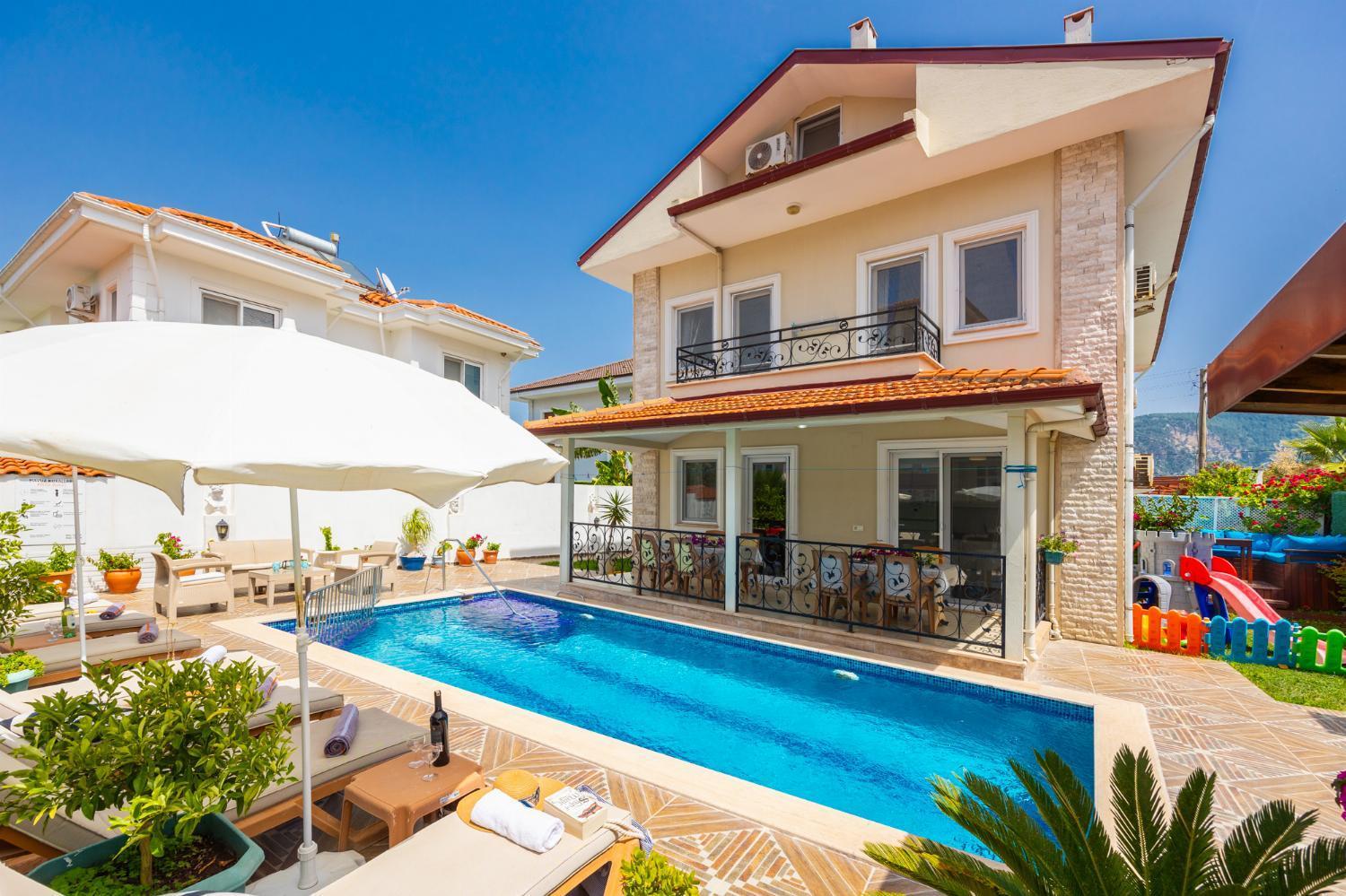 Villa photo 2
