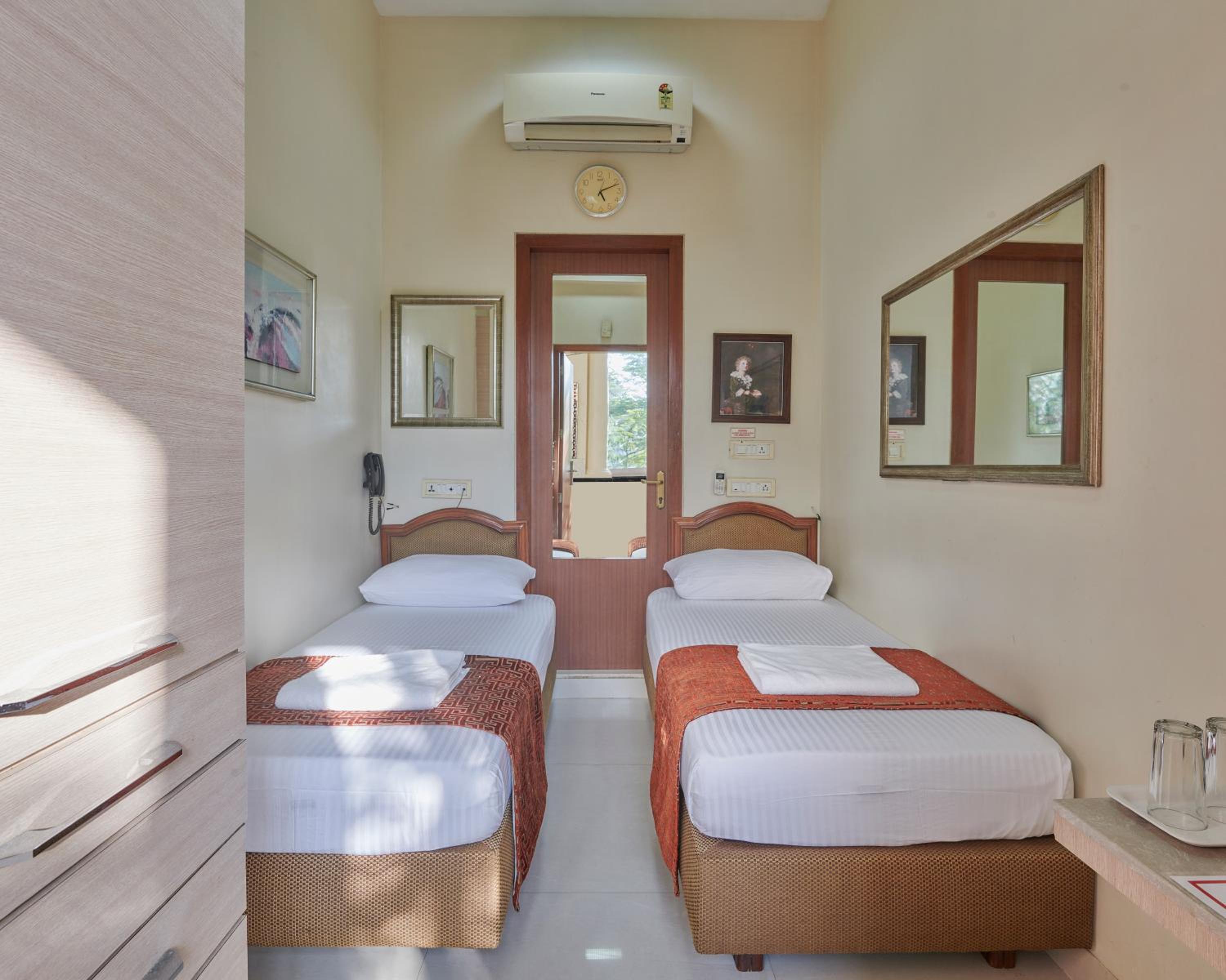 Superior Twin Room photo 3
