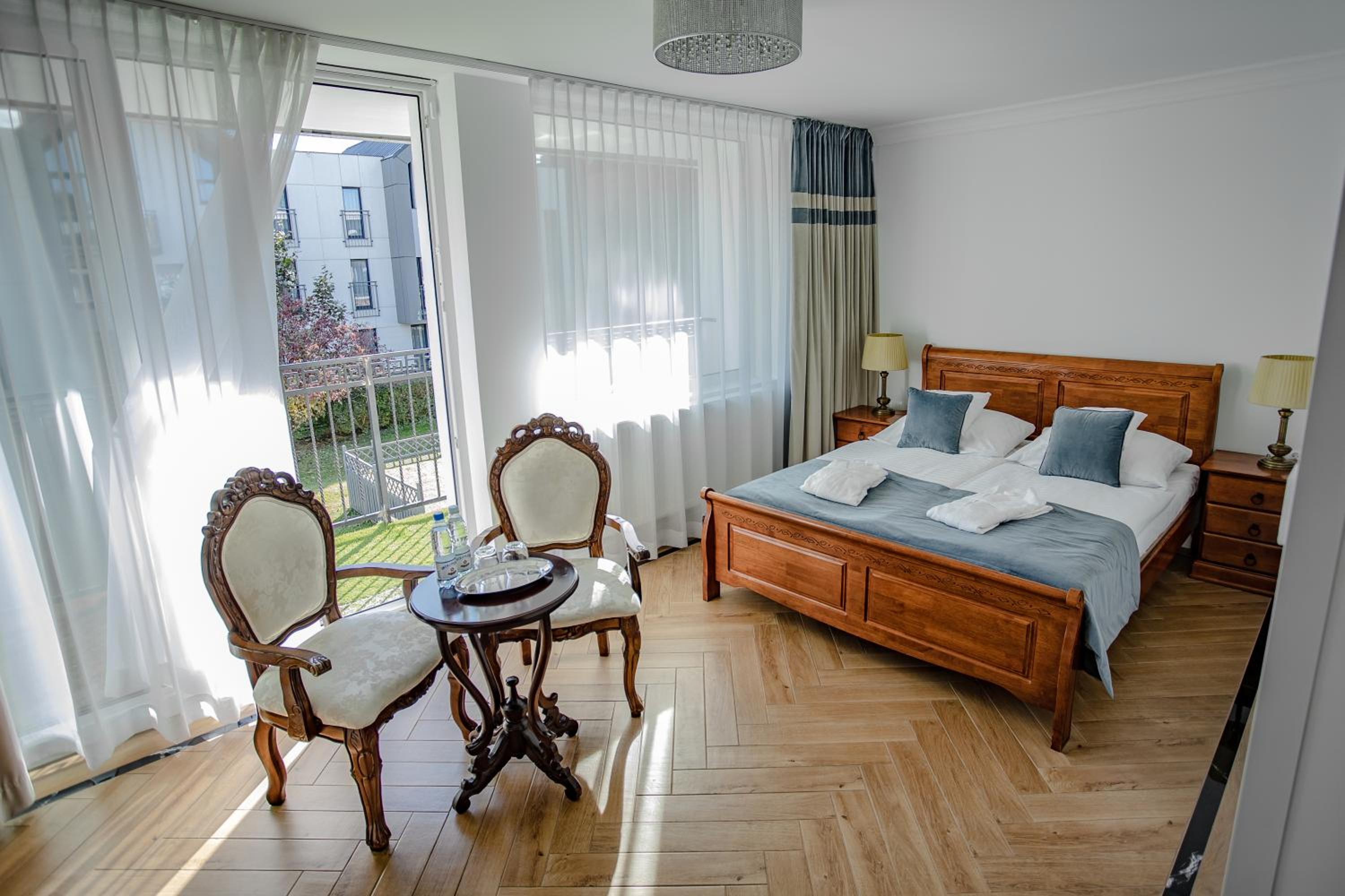 Deluxe Double Room - Photo 15