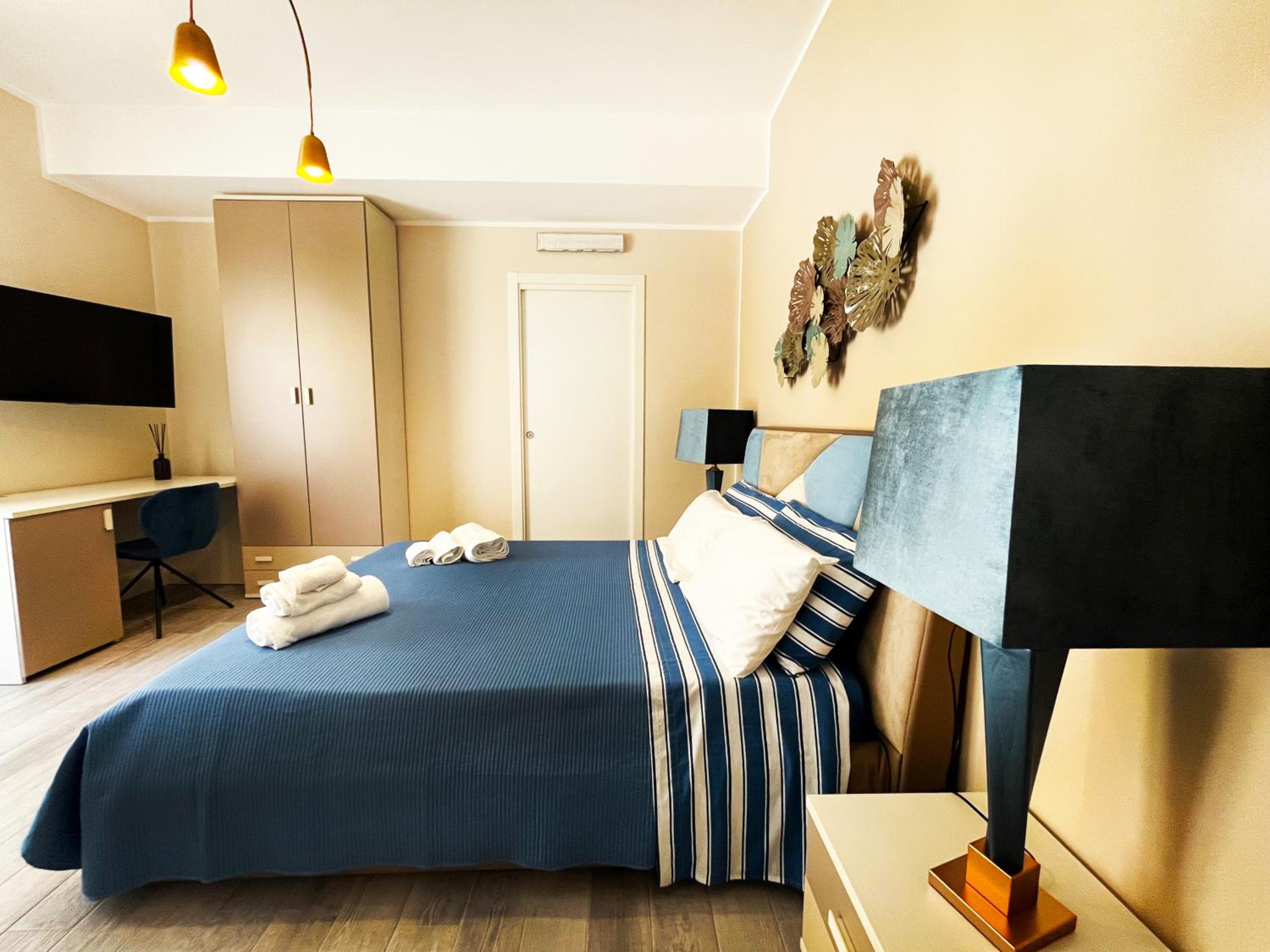 Deluxe Double Room with Balcony photo 2
