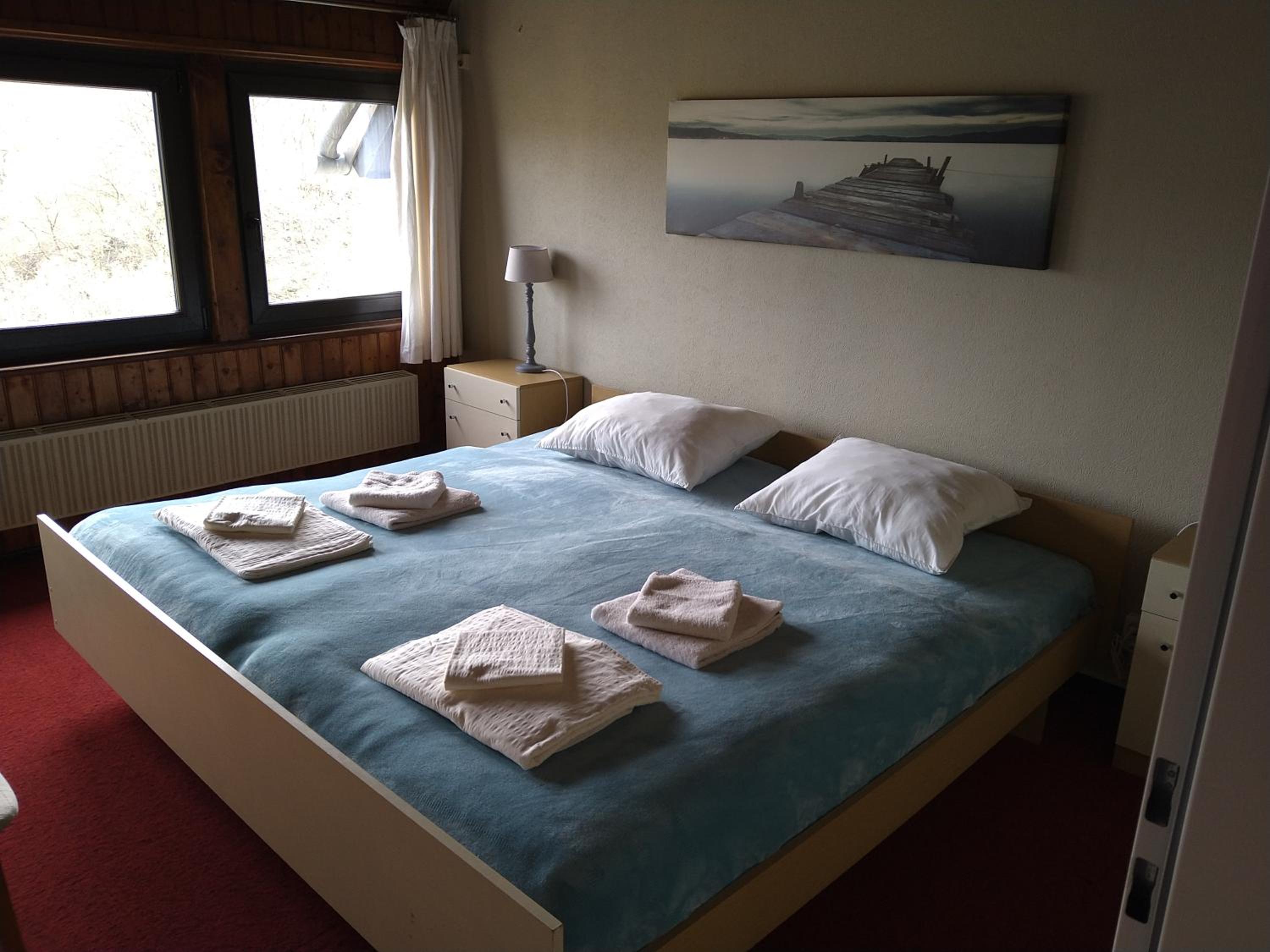 Five-Bedroom House photo 1