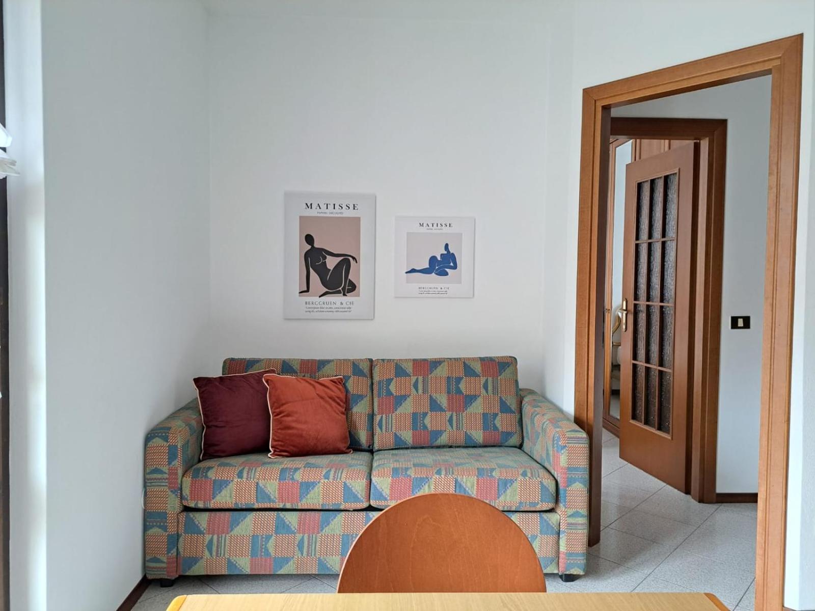 One-Bedroom Apartment photo 1