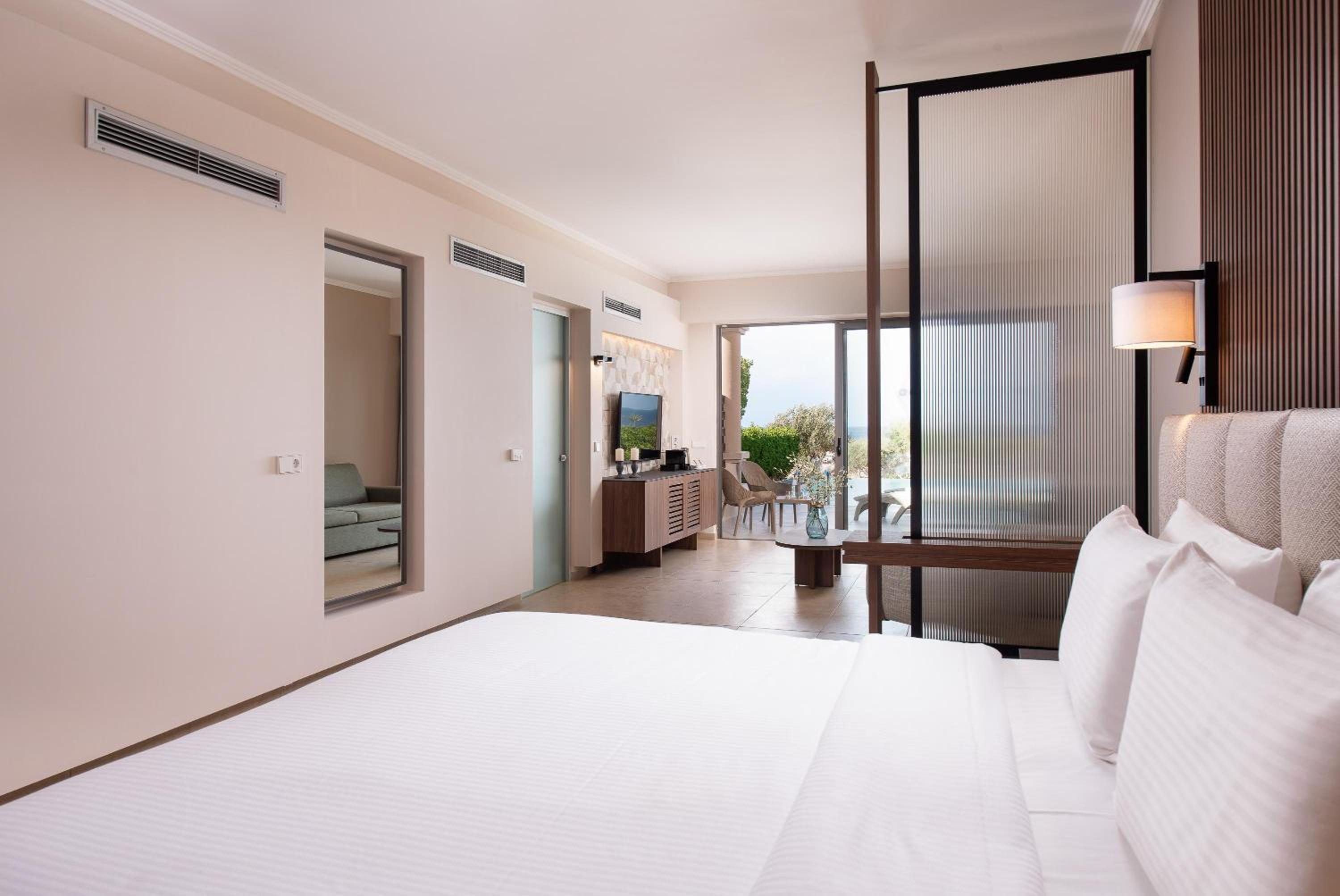 Junior Suite with Sea View and Private Pool  photo 3