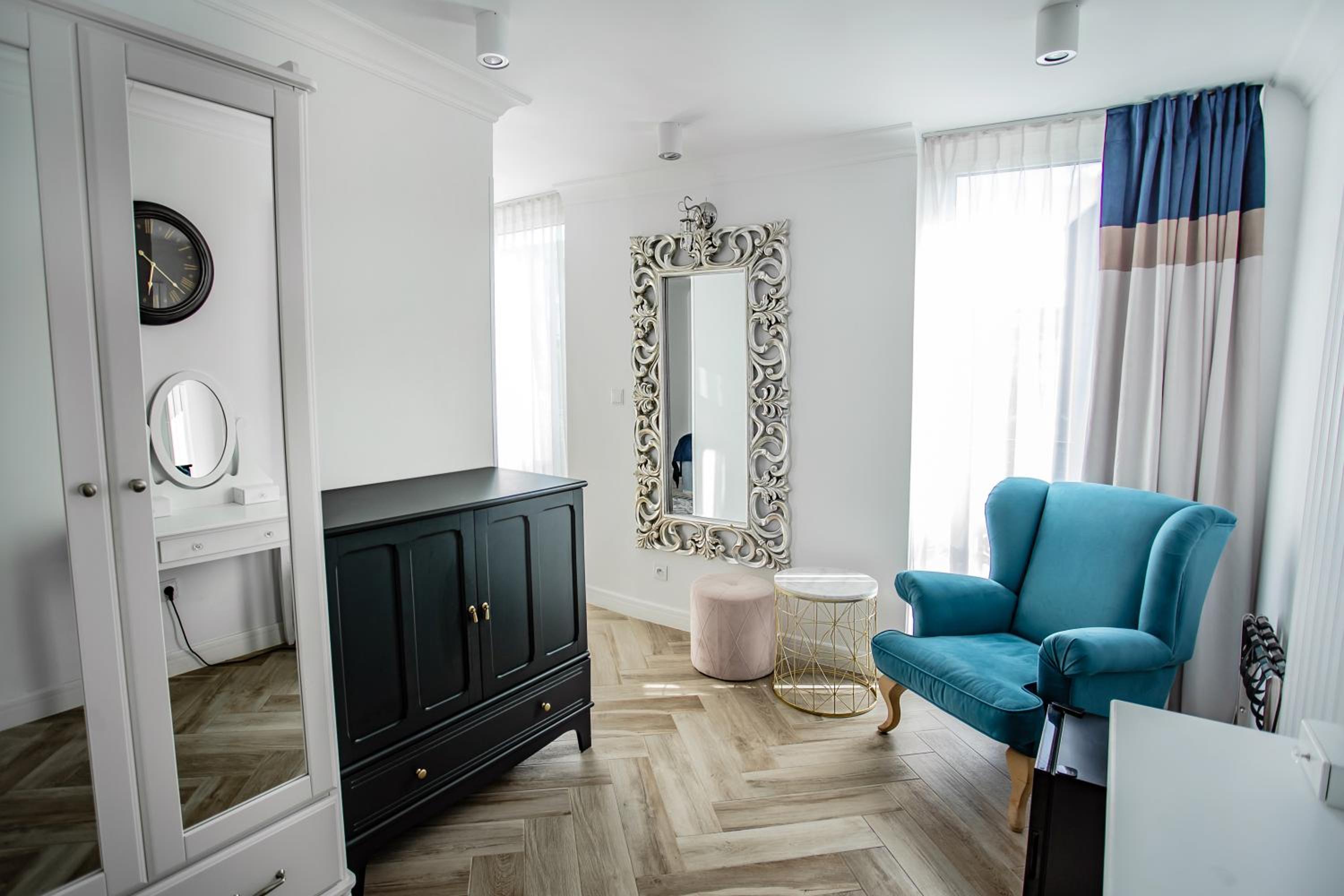 Deluxe Double Room - Photo 10