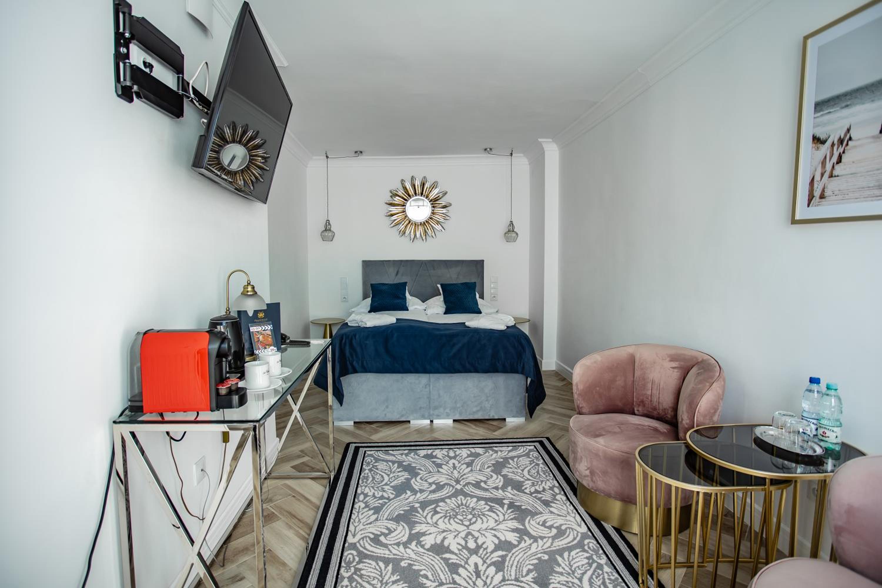 Deluxe Double Room - Photo 19