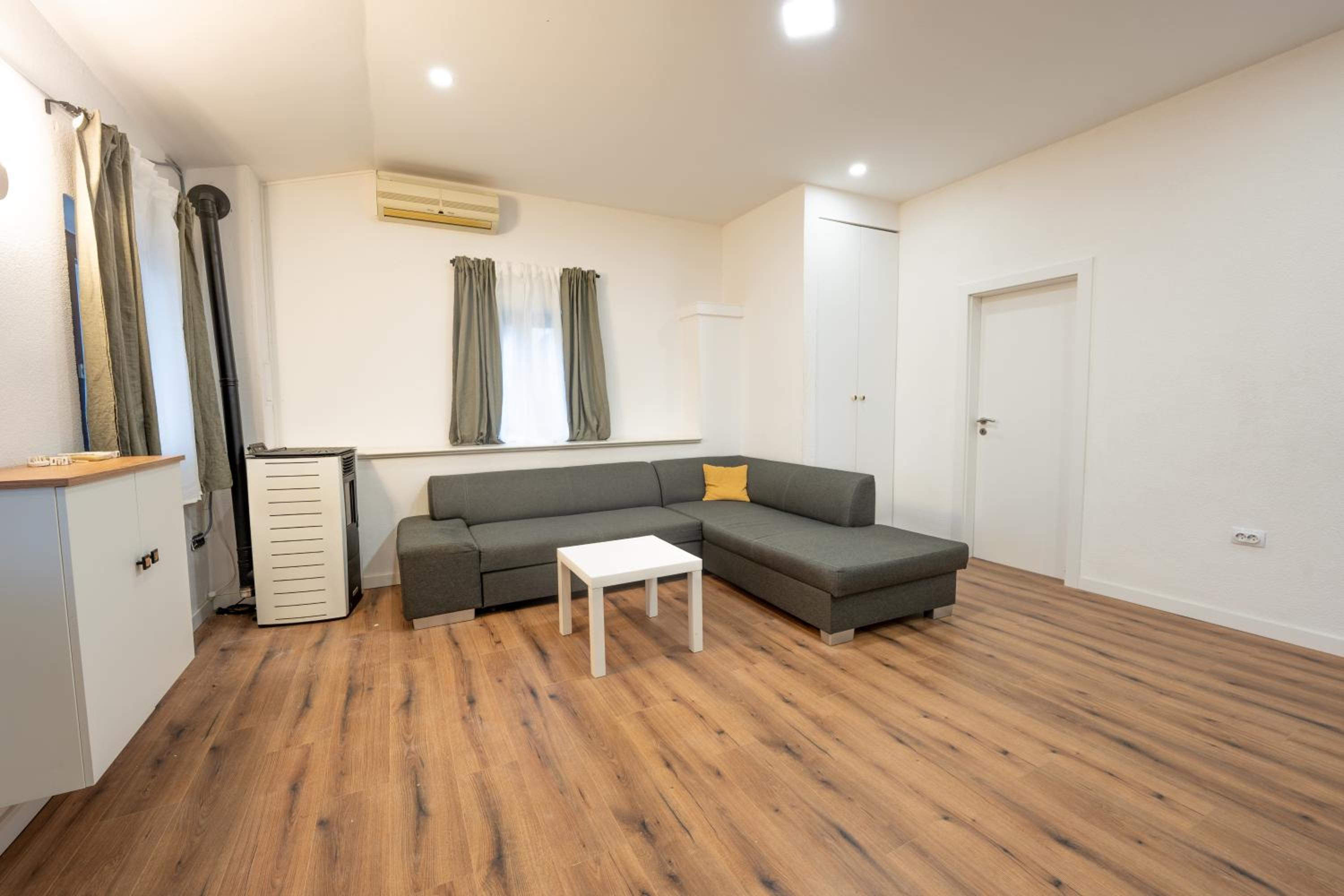 Three-Bedroom Premium Apartment With Balcony photo 1