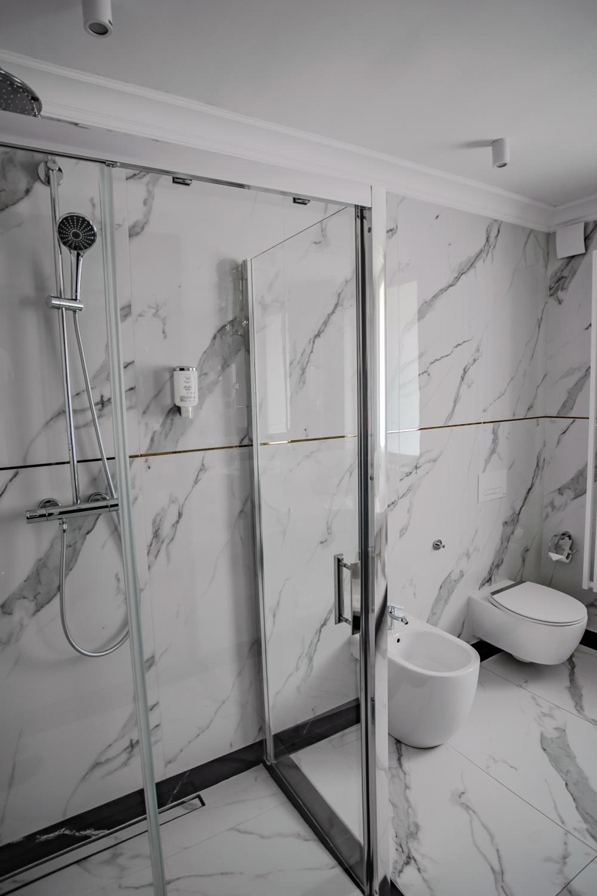 Family Suite - Photo 8
