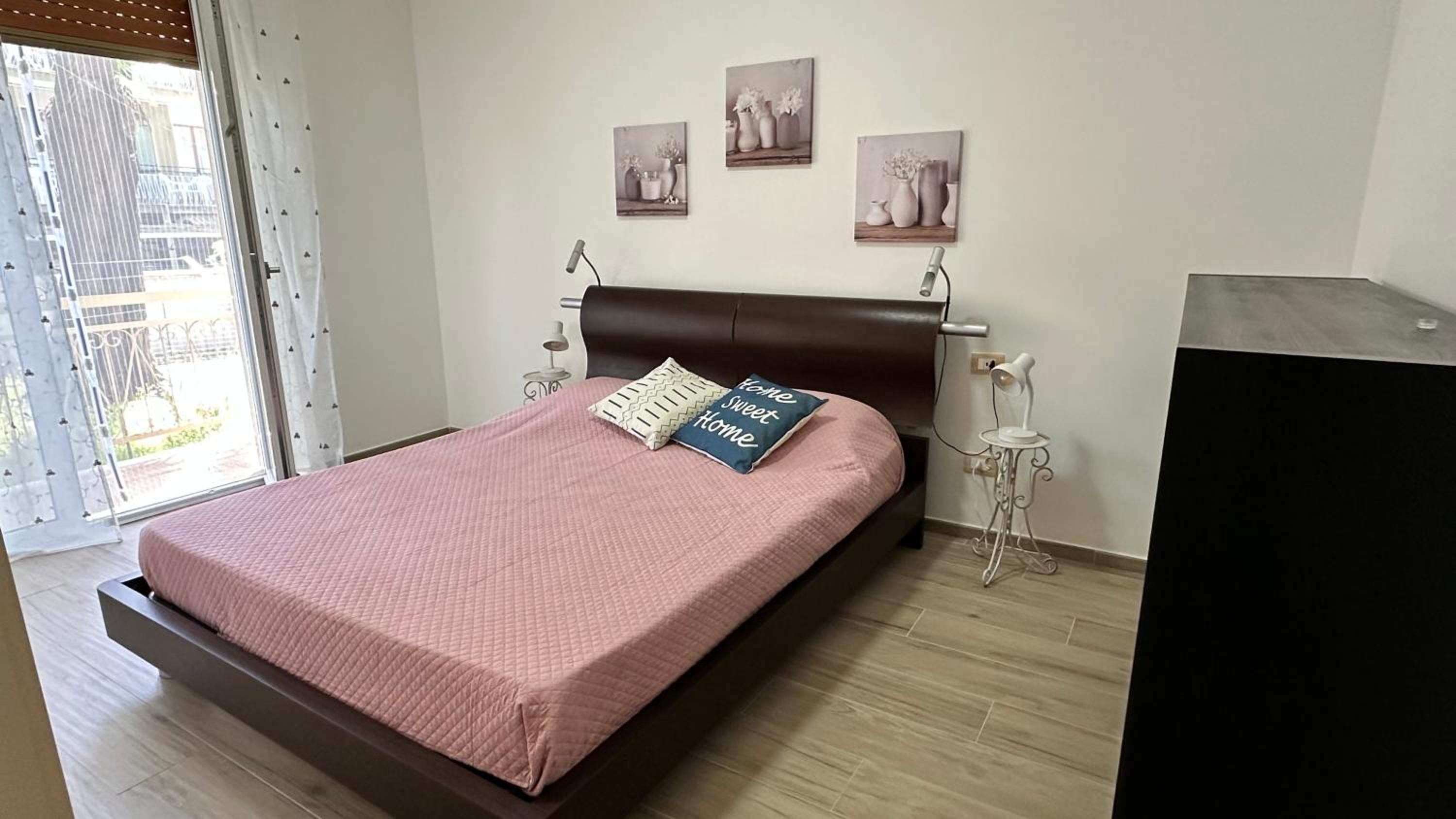 Three-Bedroom Apartment with Balcony photo 1