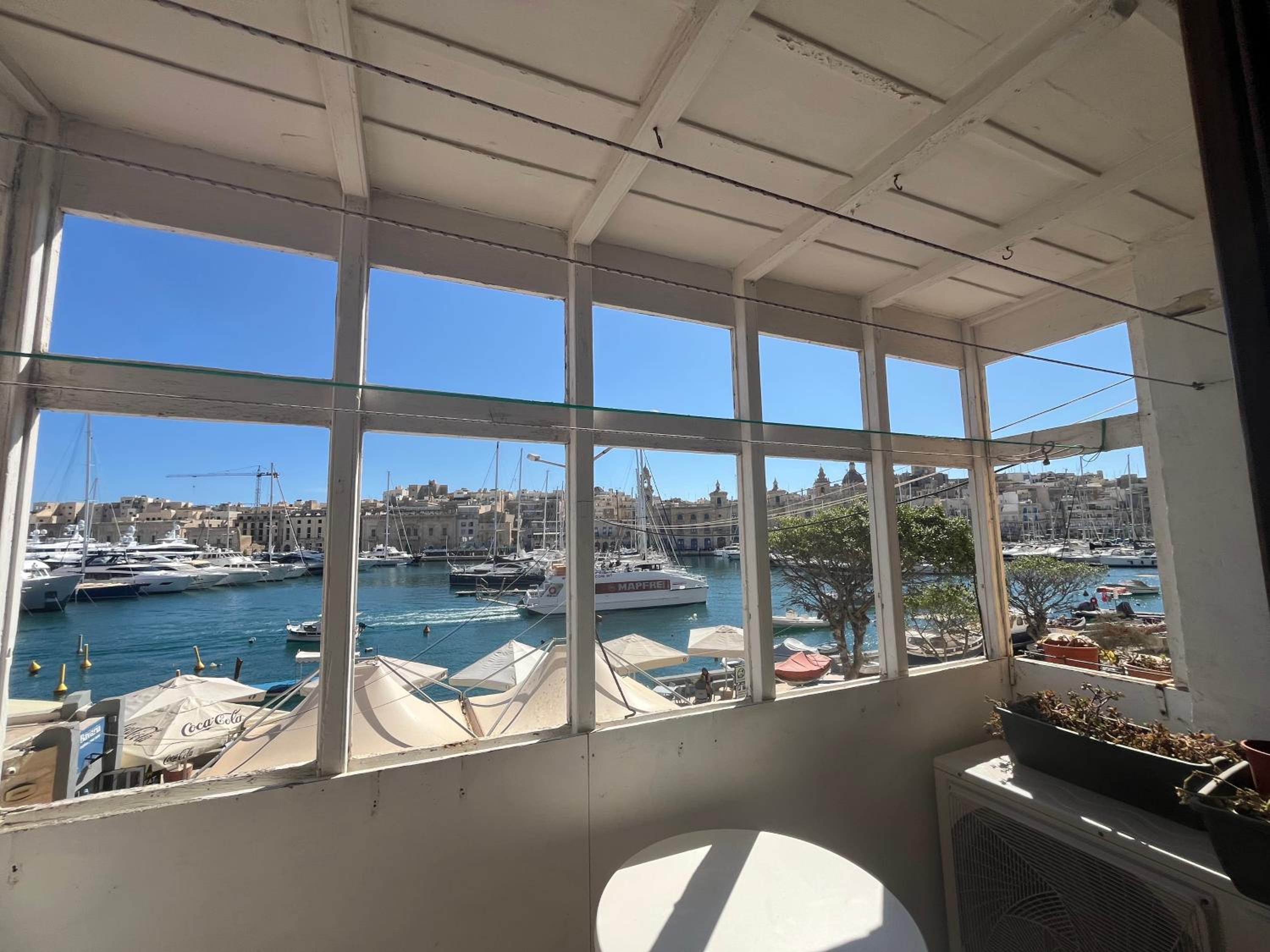 Apartment With Sea View photo 2