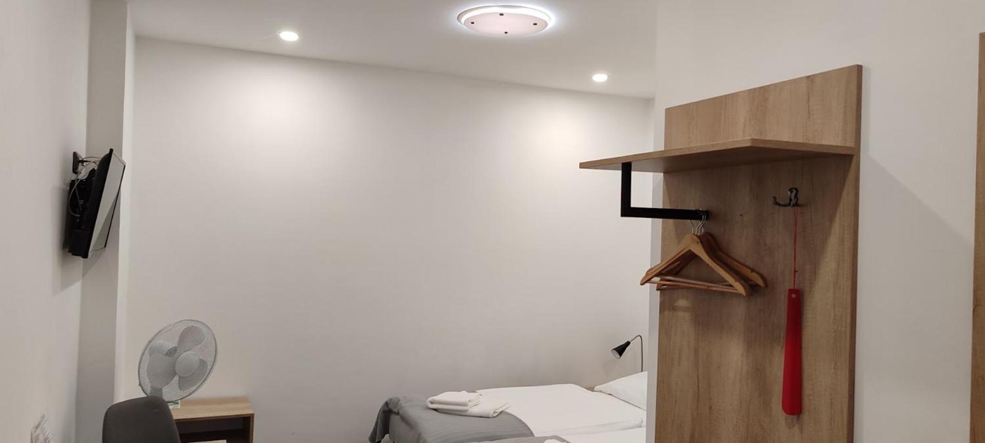 Economy Twin Room photo 2