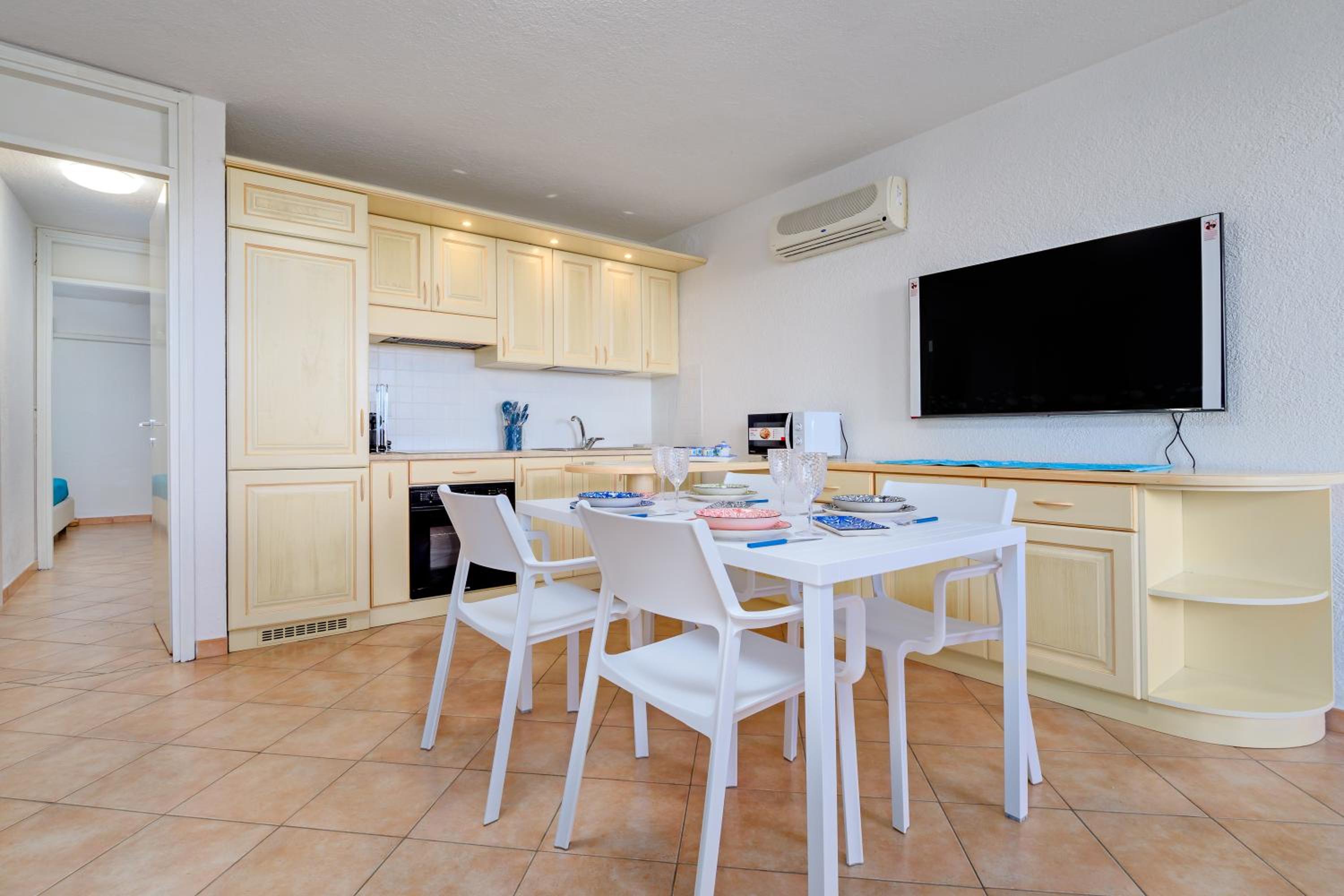 Two-Bedroom Deluxe Apartment with Ocean View photo 3