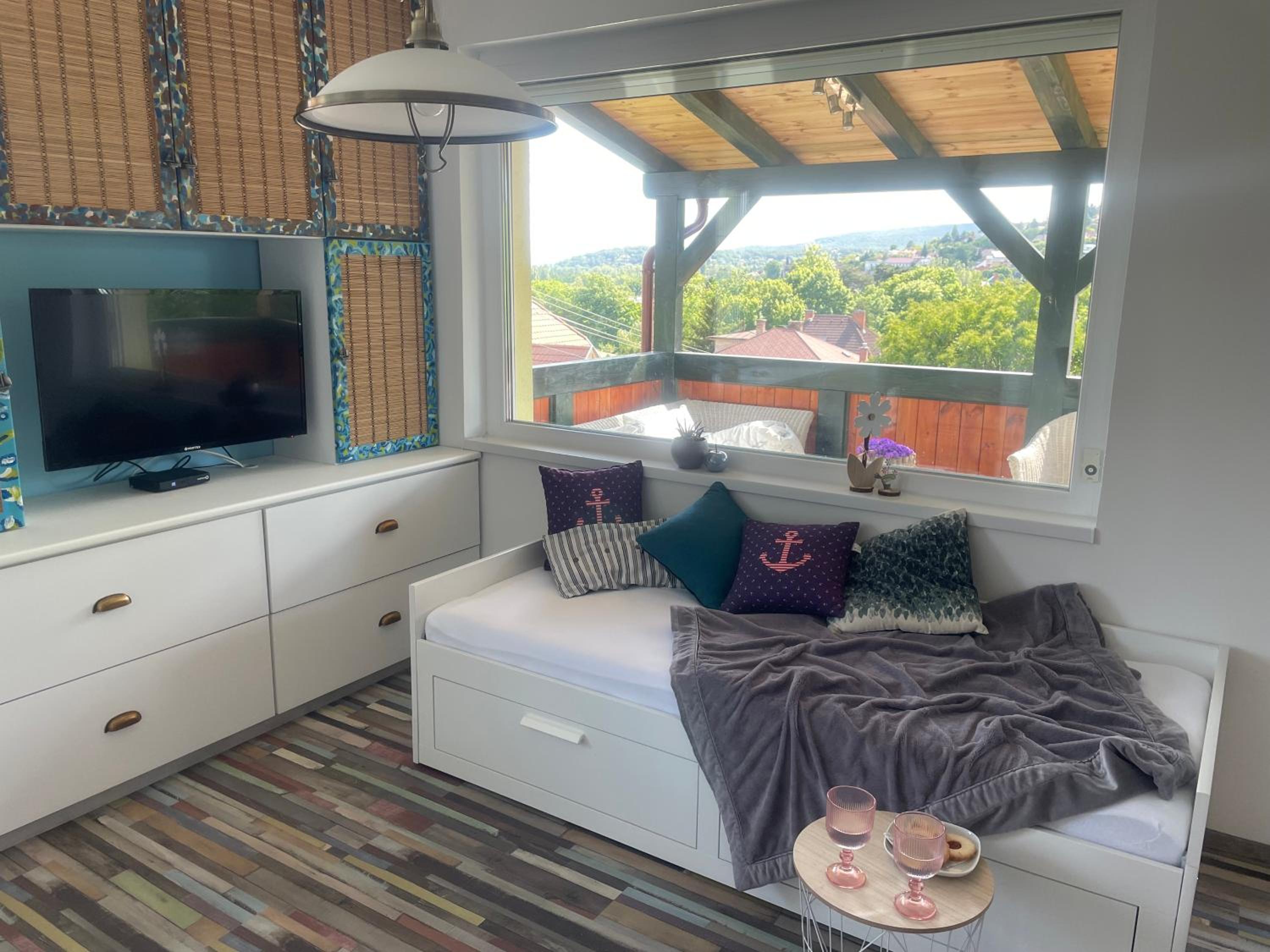 One-Bedroom Apartment with Terrace photo 3