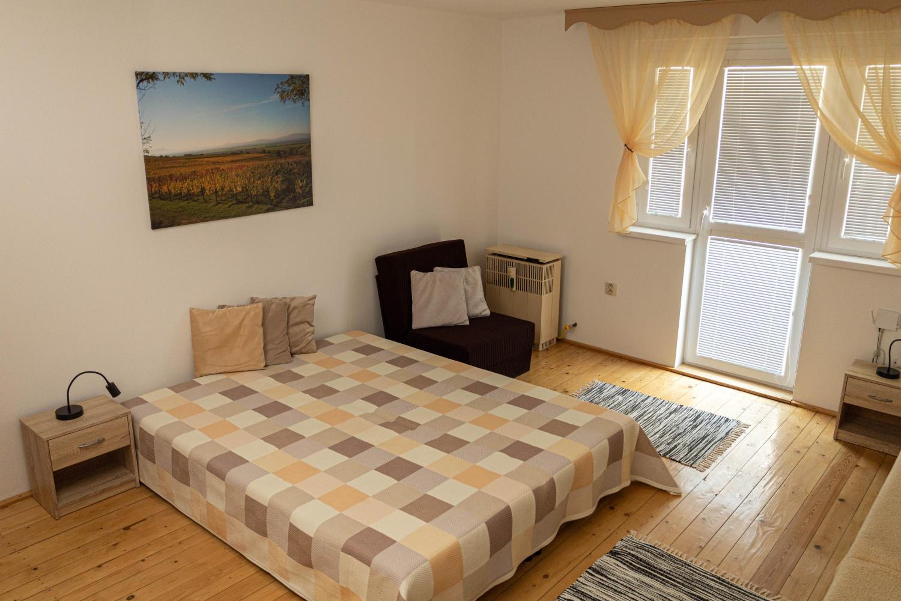 One-Bedroom Apartment photo 1