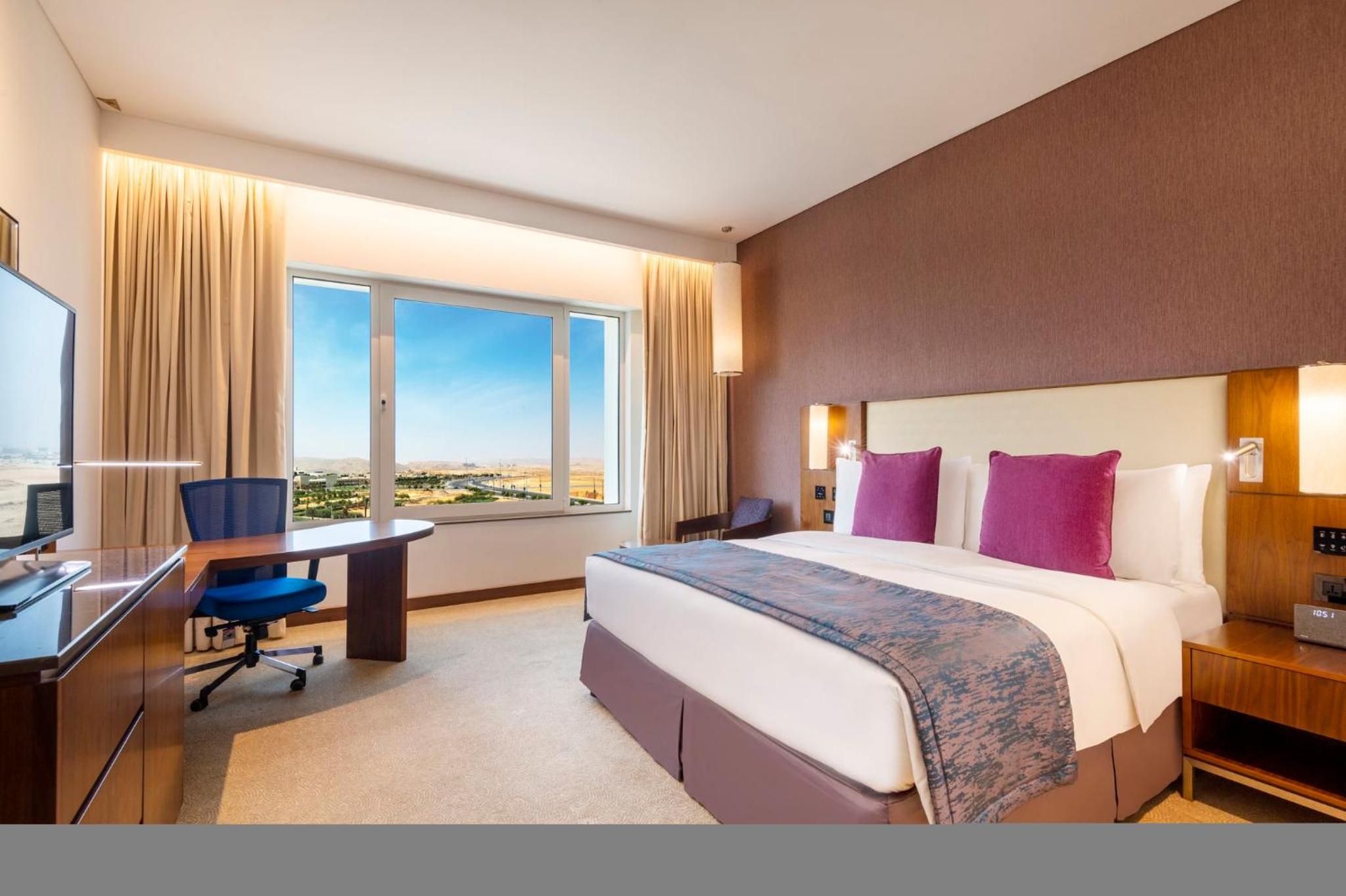 Premium King Room with Mountain View - Photo 3
