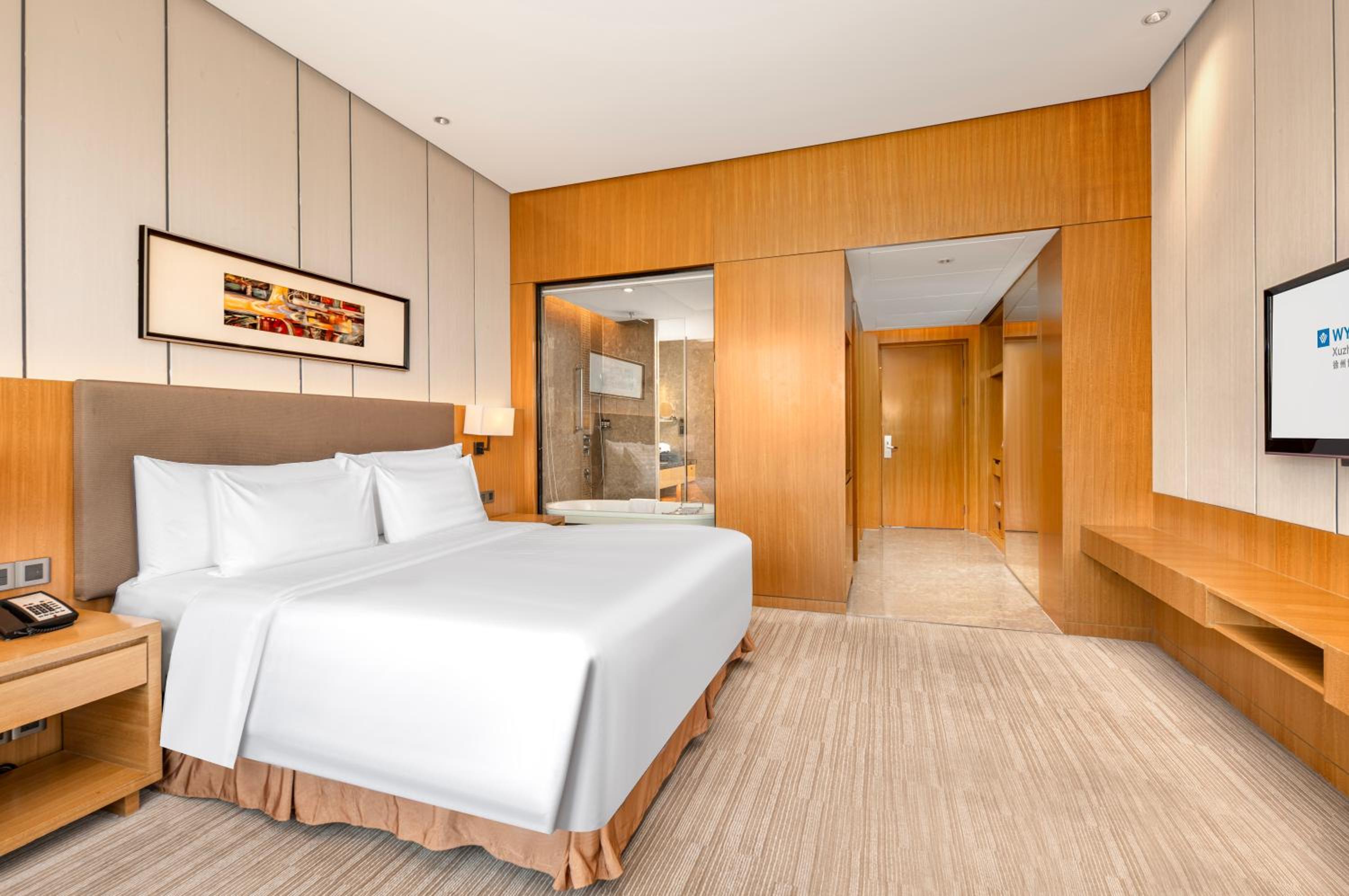 Deluxe King Room - Include One Breakfast photo 2