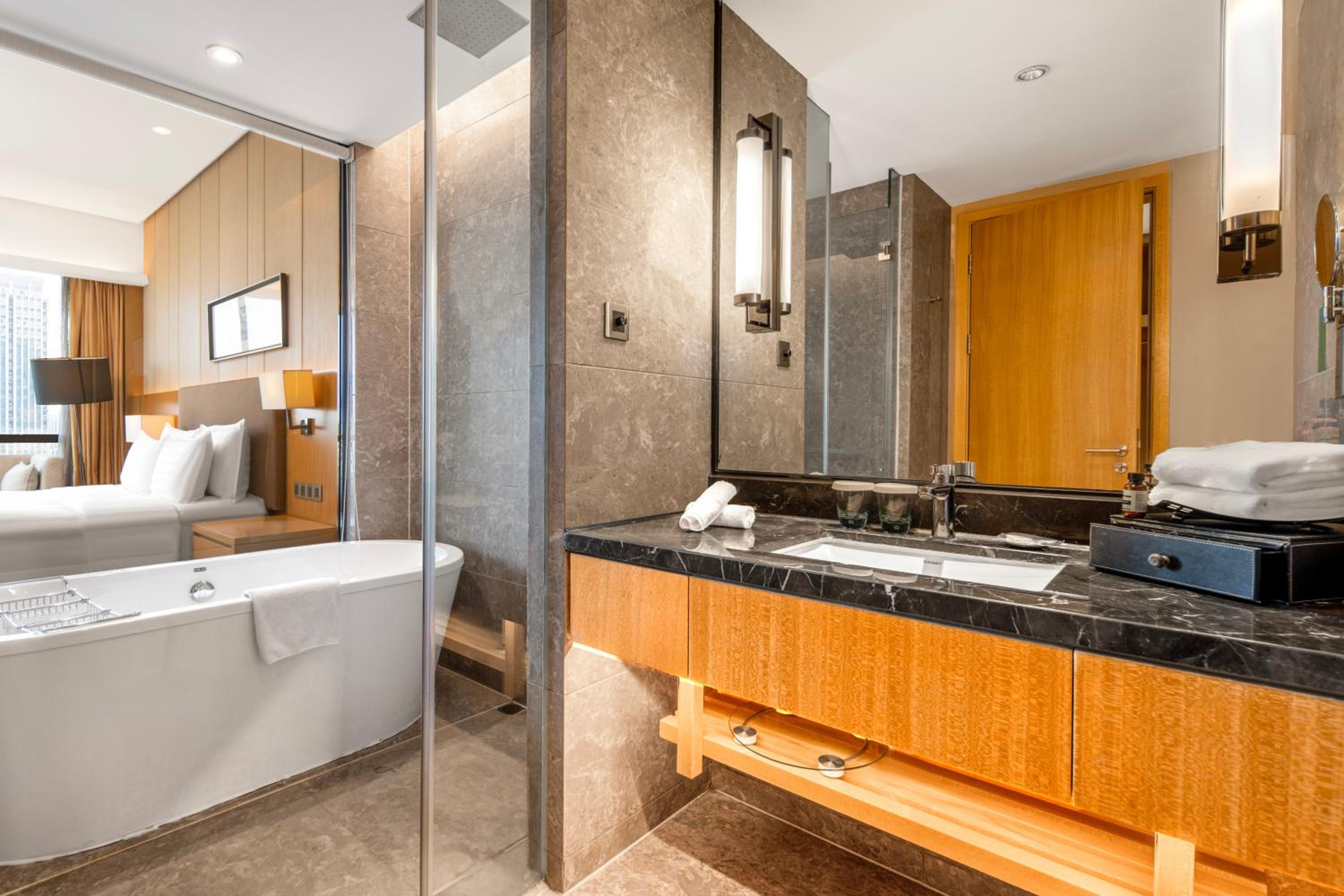 Deluxe King Room - Include One Breakfast photo 3