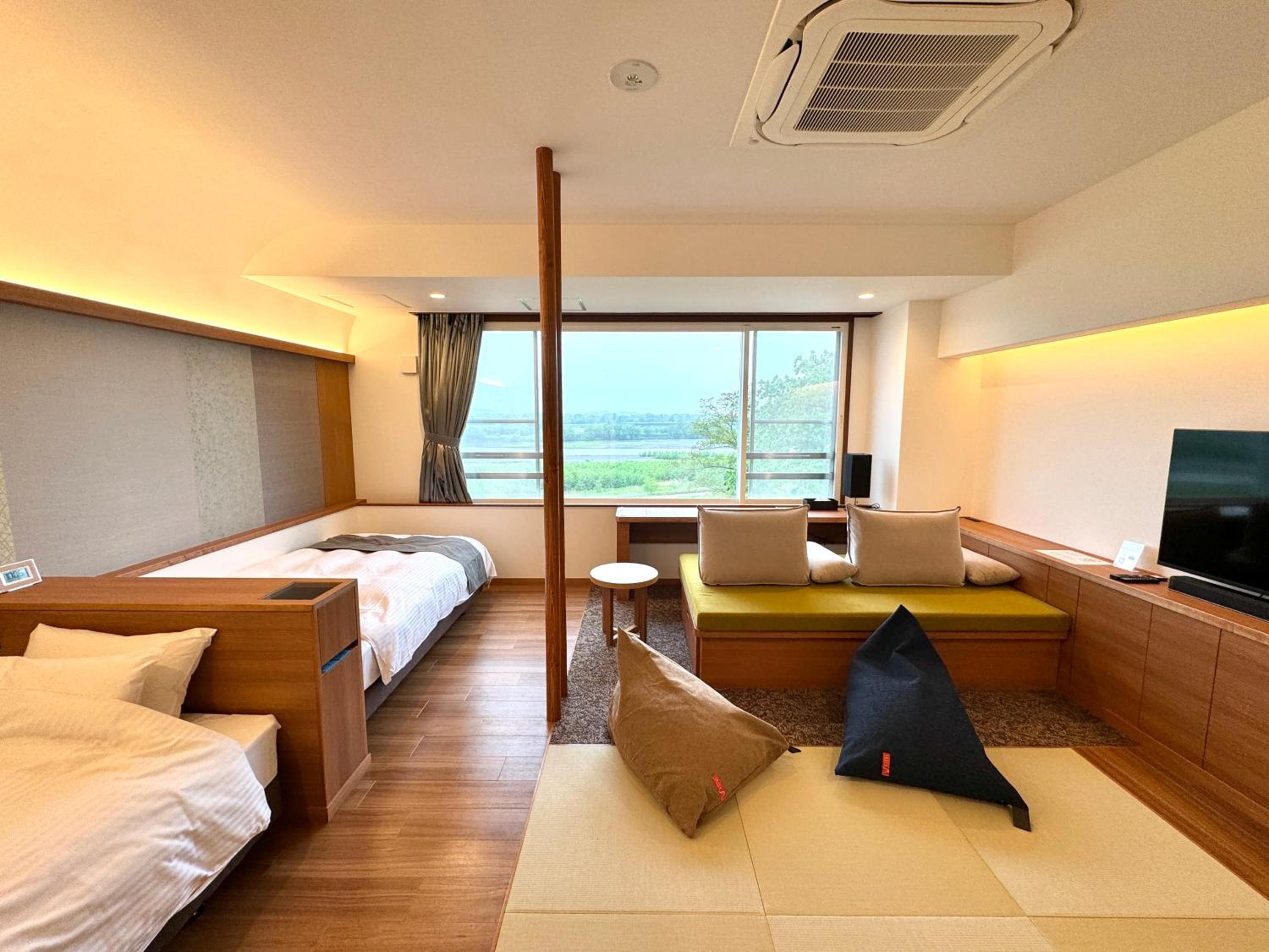 Synchronized Twin Room with Tatami Area - Non-Smoking