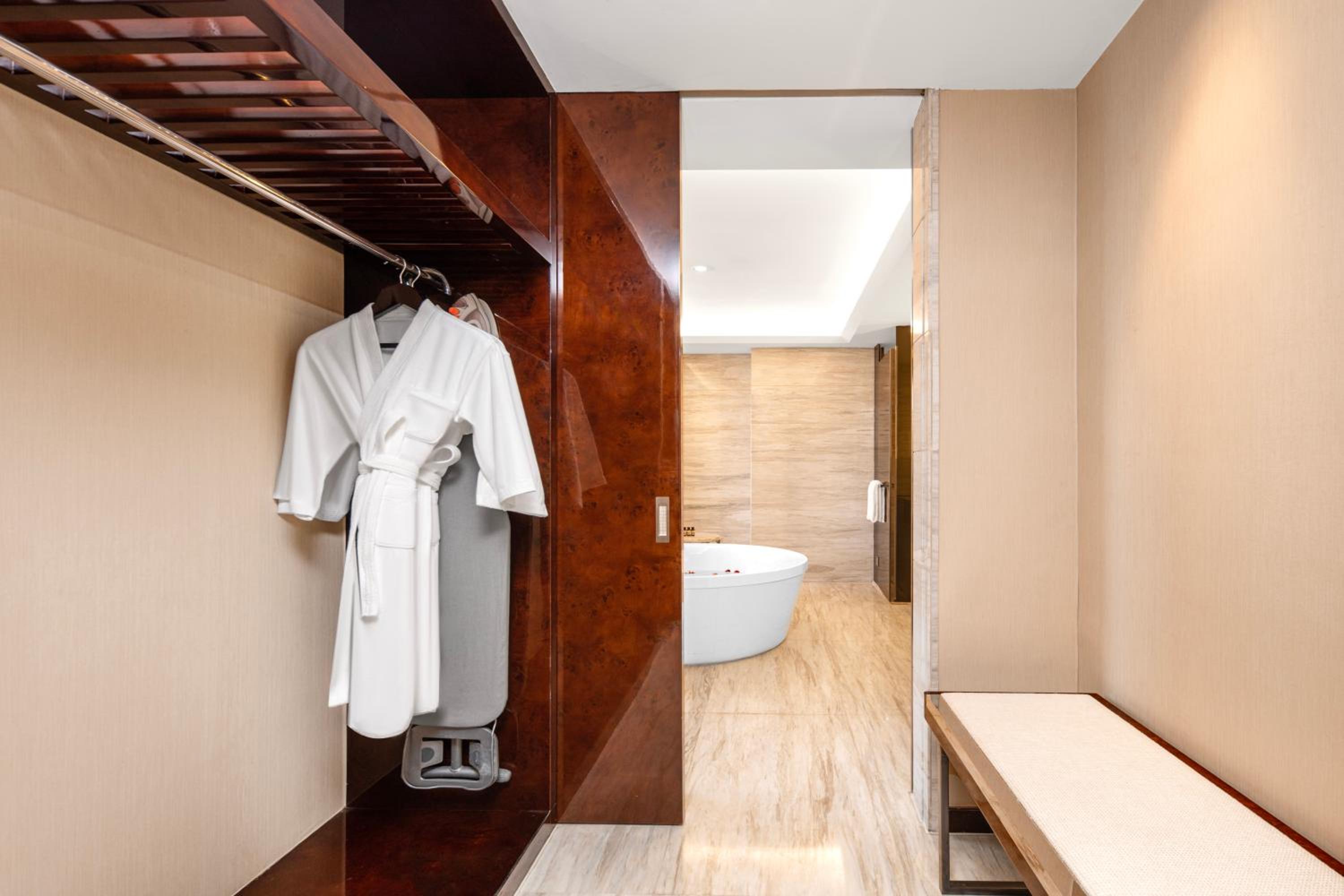 Executive Suite photo 2