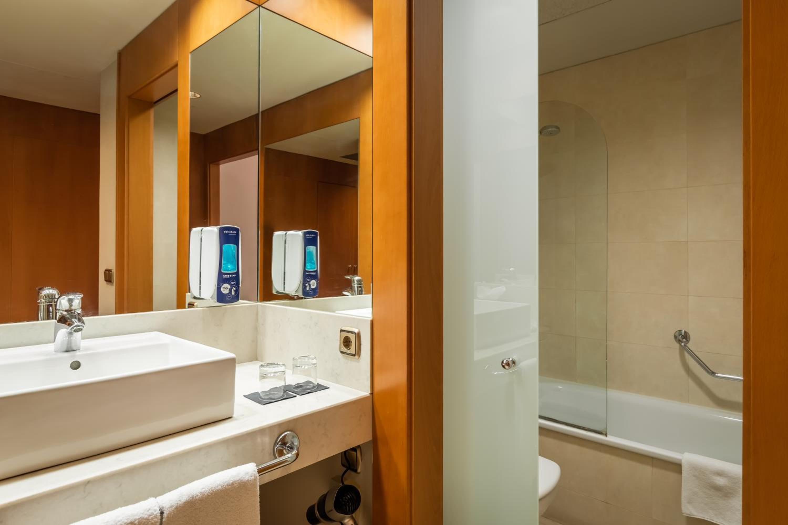 Double or Twin Room - Photo 2