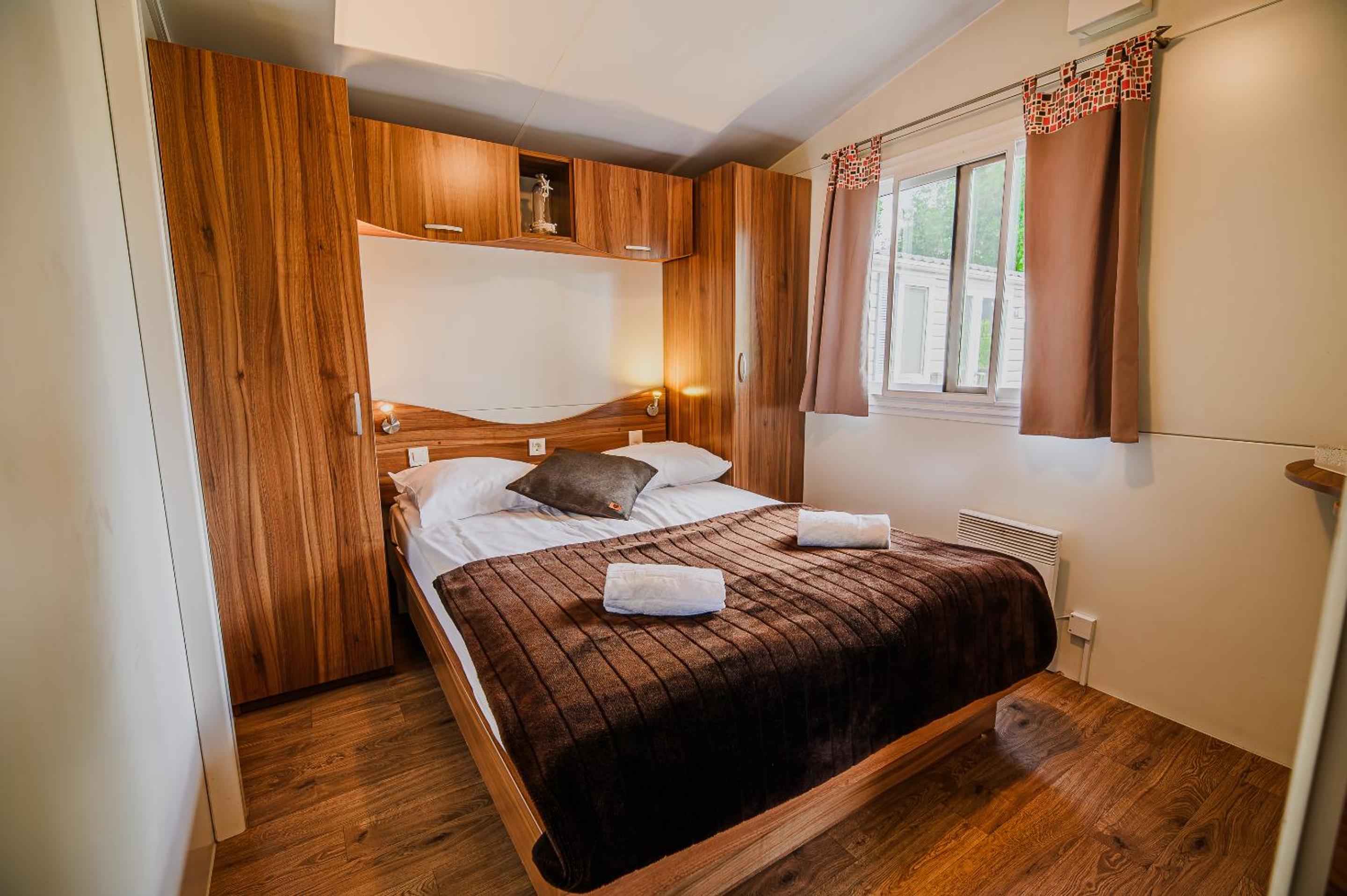 Three-Bedroom Mobile Home photo 1