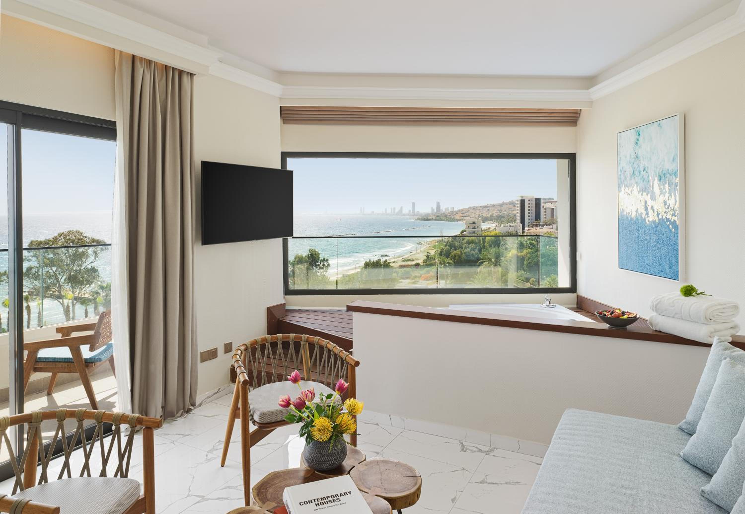 Signature One Bedroom Sea View Suite with Hot Tub - Photo 1