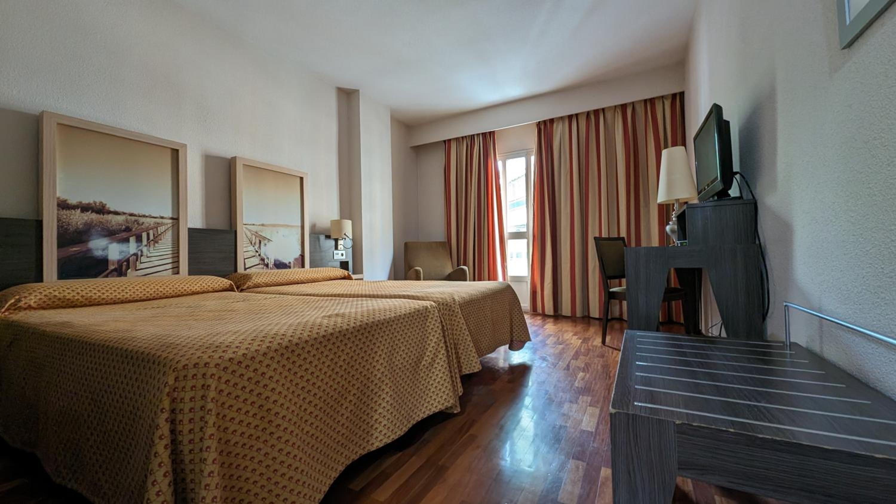 Twin Room - Photo 8
