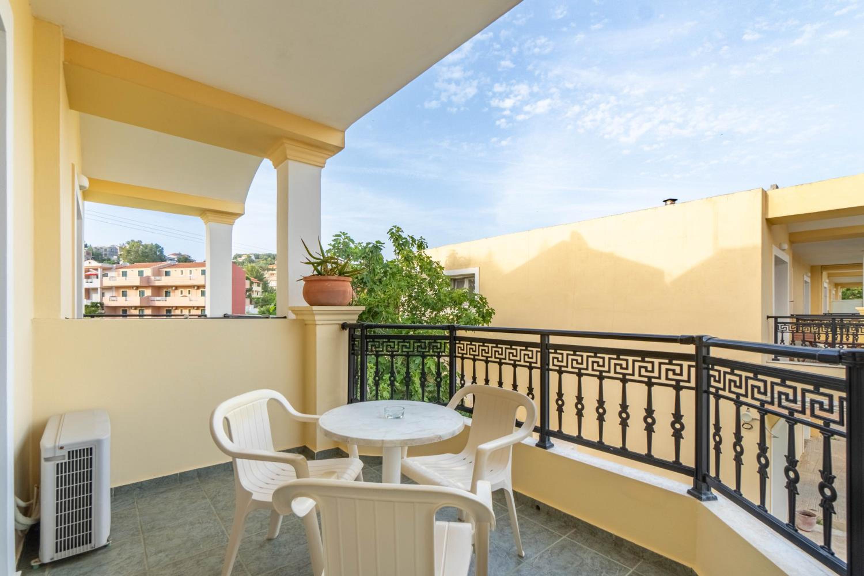 Quadruple Room with Garden View photo 2