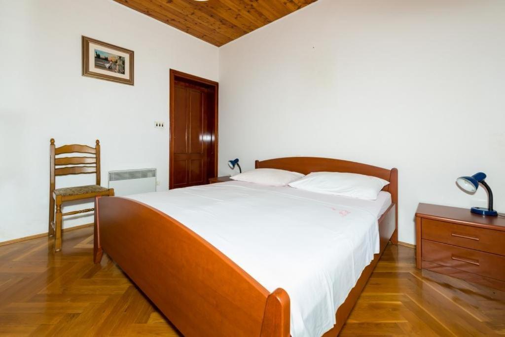 Standard Double Room with Terrace and Partial Sea View photo 3