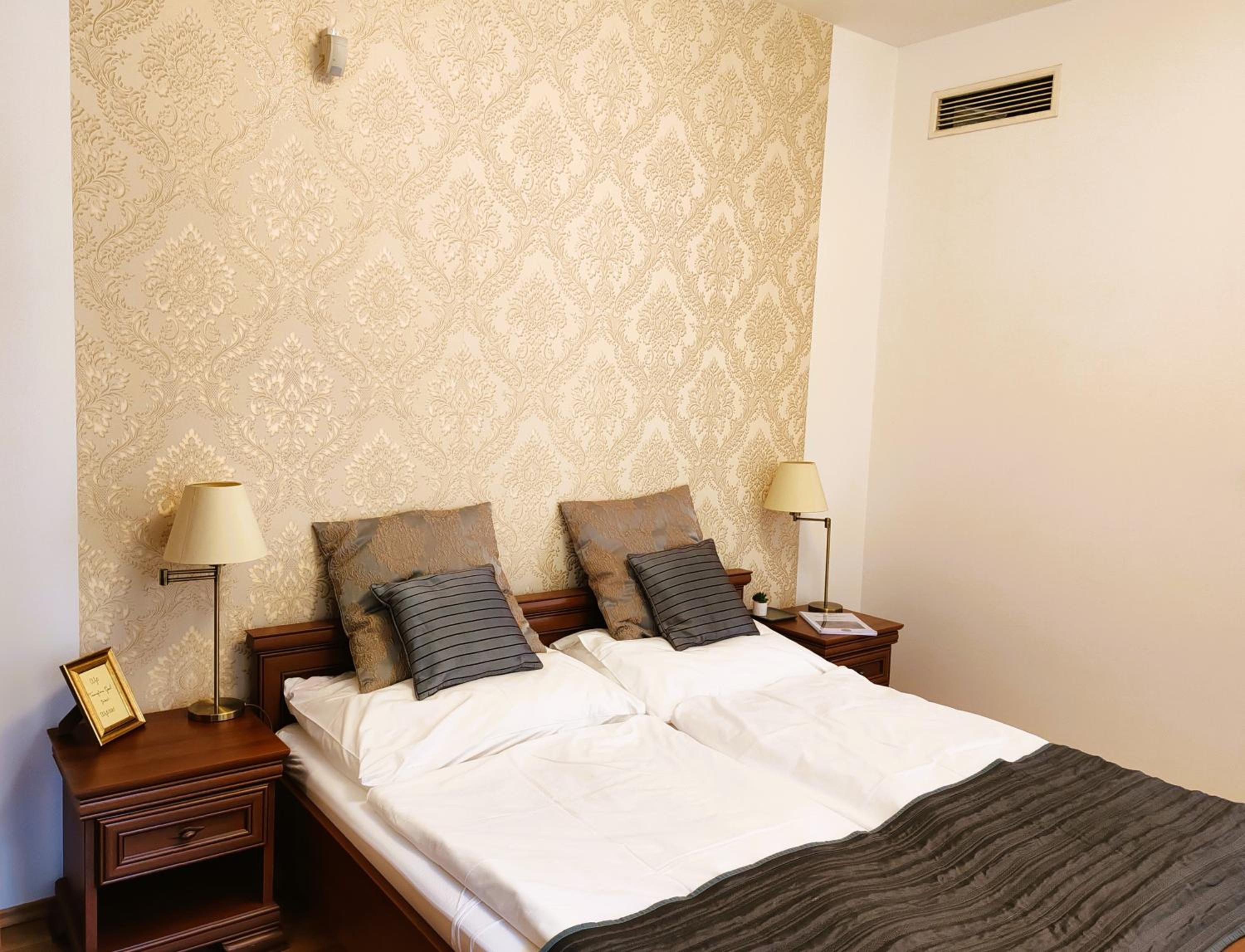 Deluxe Double Room with Shower photo 2