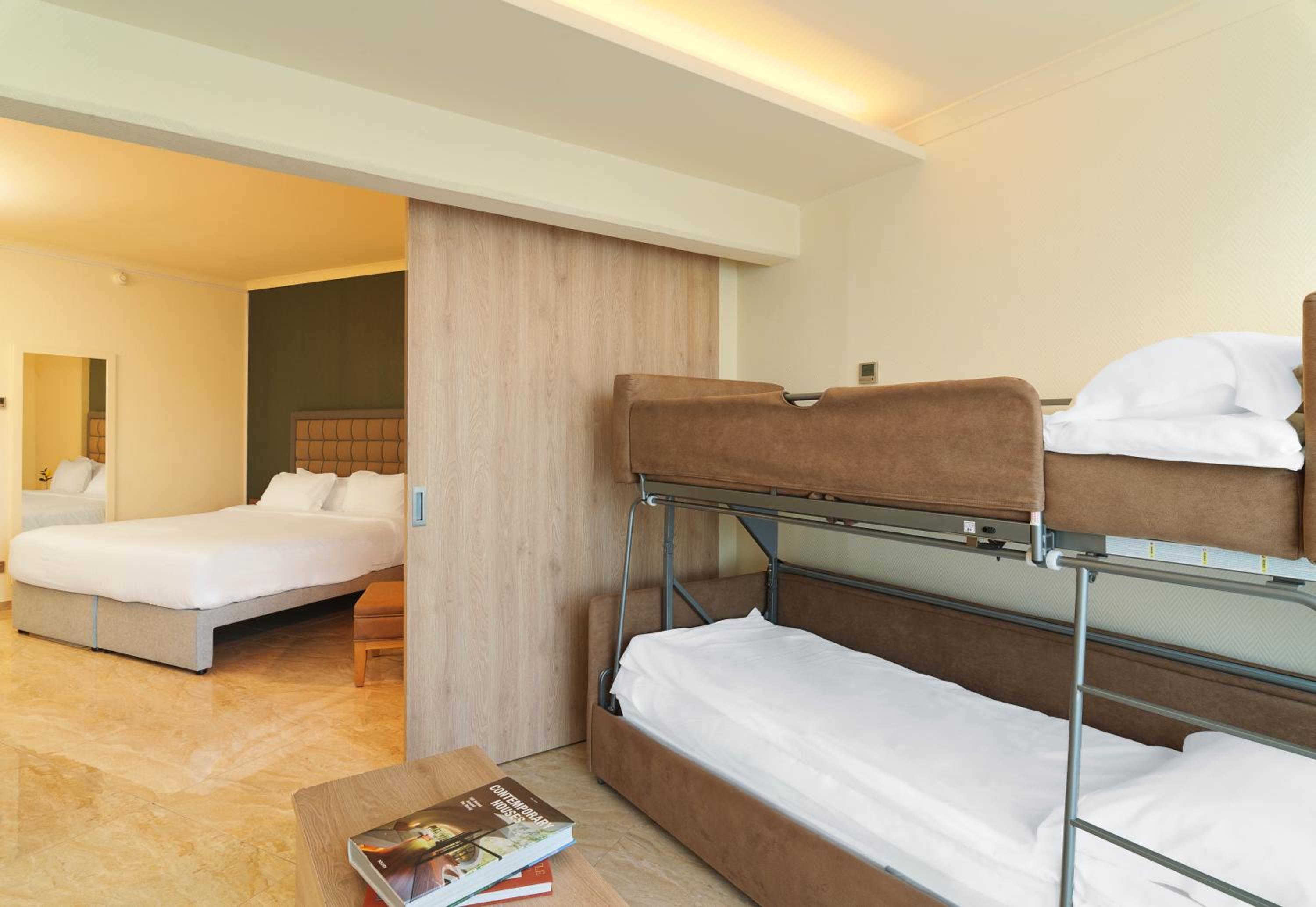 Swim Up Junior Suite - Photo 8